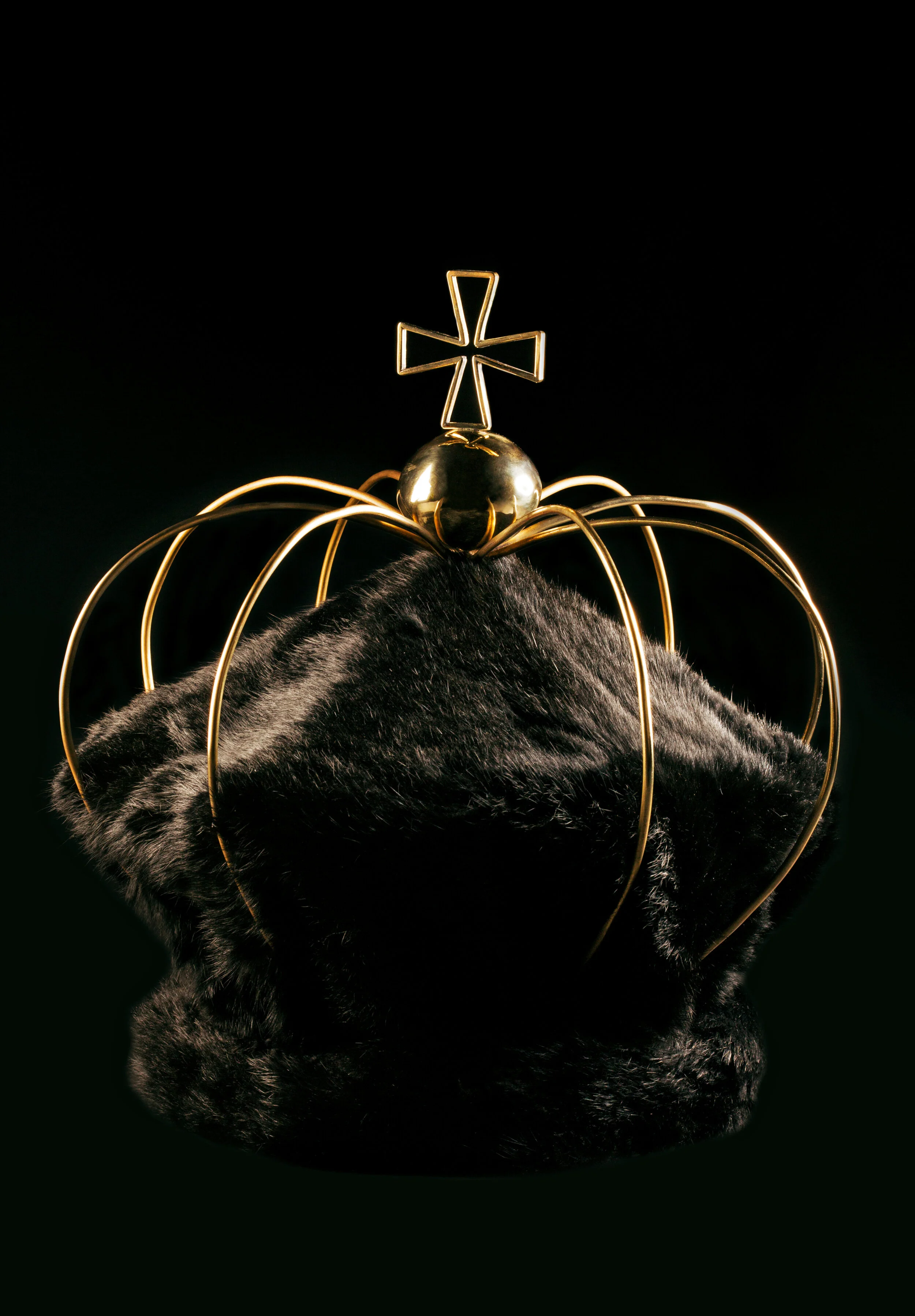 The crown 400x380mm fur and brass