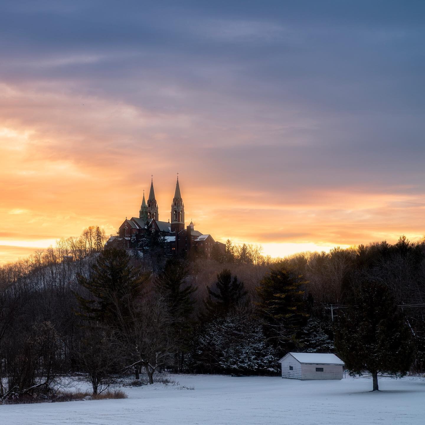 Golden hour. Holy Hill.
.
.
.
.
.
.
.
.

#holyhill #wisconsin #wisconsinlife #wisconsinphotographer #wisconsinoutdoors #wisconsinphotography #drinkwisconsinibly #travelwisconsin #travel #travelphotography #onlyinwisconsin #ourwisconsinmagazine #wisco