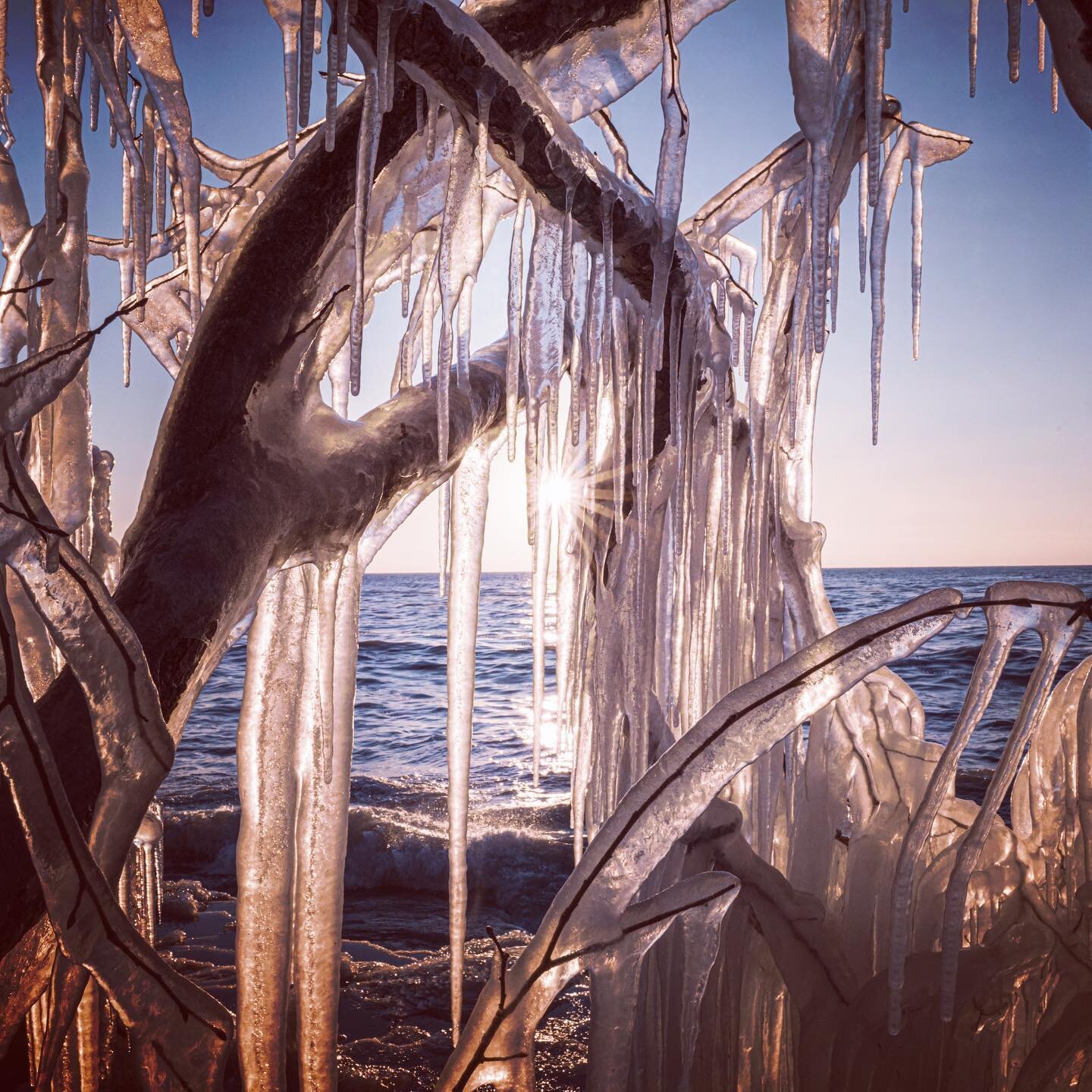 Lake Michigan ice 🥶
.
.
.
.
.

#wisconsin #DrinkWisconsinbly #DiscoverWisconsin #travelwi #onlyinwisconsin #bestofthebadgerstate #GoOverboard #capturewisconsin #travel #wisconsinphotograher #wisconsinlife #winter #hiking #travel #adventure