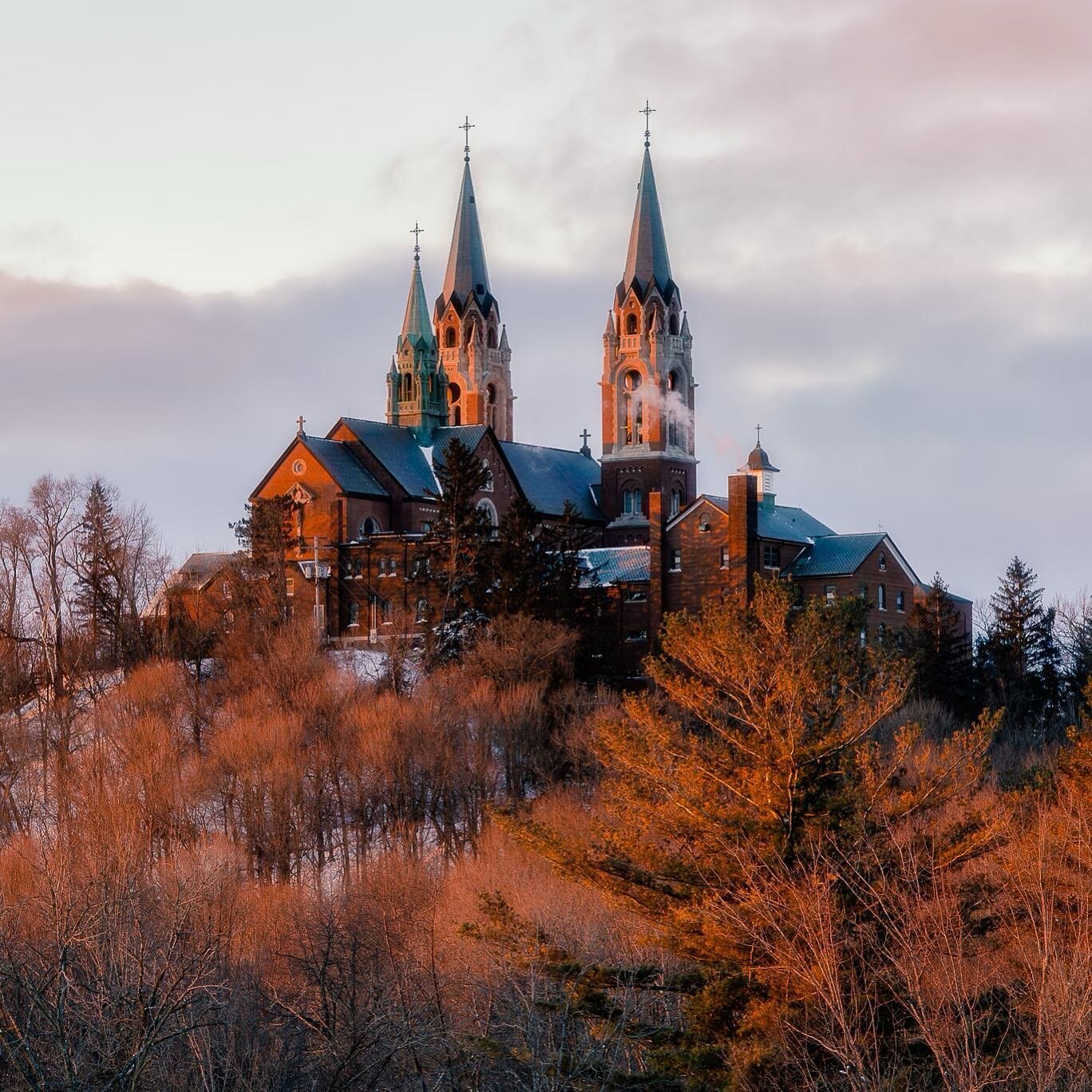 First light at Holy Hill. 
.
.
.
.
.
.
.

#holyhill #wisconsin #wisconsinlife #wisconsinphotographer #wisconsinoutdoors #wisconsinphotography #drinkwisconsinibly #travelwisconsin #travel #travelphotography #onlyinwisconsin #ourwisconsinmagazine #wisc