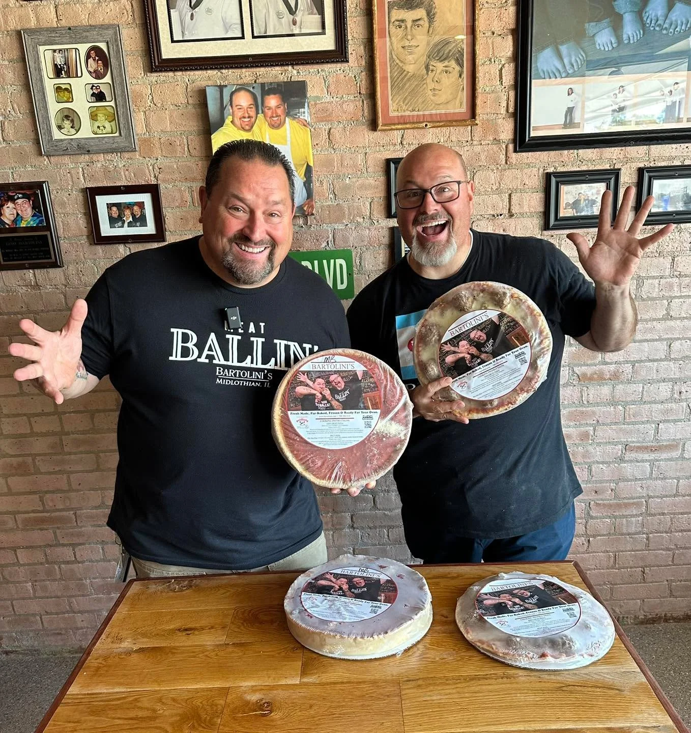 👑 The Meatball &amp; Pizza Kings of Chicago &mdash; 
Christopher and Dominic Bartolini 
&mdash; have spoken🤣

https://bartolinis.info/GoldbellyApp

Tonight&rsquo;s your last chance to snag 20% OFF Bartolini&rsquo;s legendary pizzas on the 
Goldbell