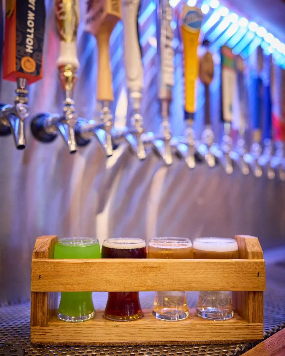 🍻 1/2 Price Flights &amp; Pints!! 
Did you know we have 24 beers to choose from 
&mdash; including one microbrewed 
  root beer?! (Non Alcohol)

Wednesdays = 
Half-Price Flights &amp; Pints 
So bring the crew and come have some brews! 😎🍺