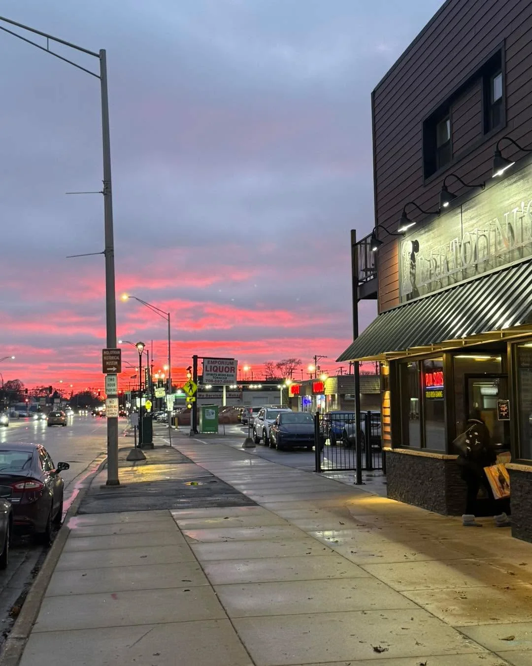 Some nights just hit different&hellip; 🌅

Tonight&rsquo;s sunset over BARTOLINI&rsquo;S was one of those moments that makes you pause, take it all in, and feel grateful.

Good food. 
Great people. 
And views like this.

This is what Downtown Midloth