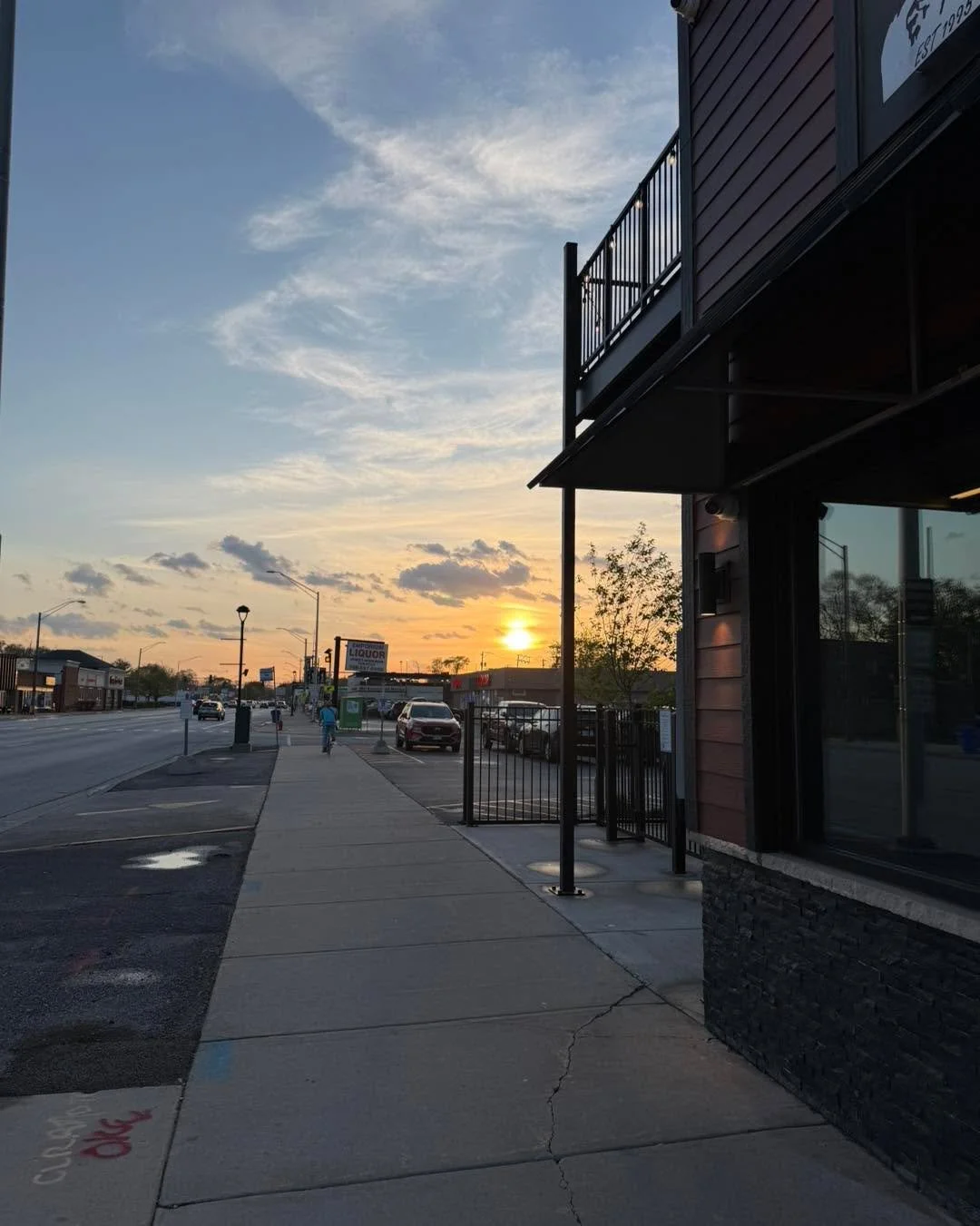 Tonight&rsquo;s sunset&hellip; 
God&rsquo;s painting in the sky. 🌅

A beautiful reminder to slow down, look up, and appreciate the blessings all around us.

We&rsquo;re grateful for moments like this and for another evening to serve our amazing comm