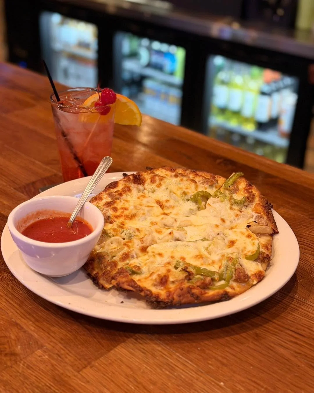 Meet the Individual Fat Freddie Pizza&hellip; and yes, it lives up to the name. 😏

Garlic butter. Italian sausage. Sweet peppers. Grilled onions. 
Melted mozzarella. 🤠
Plus a side of red gravy&hellip; 
because extra is kind of our thing. 🍕🔥

it&r