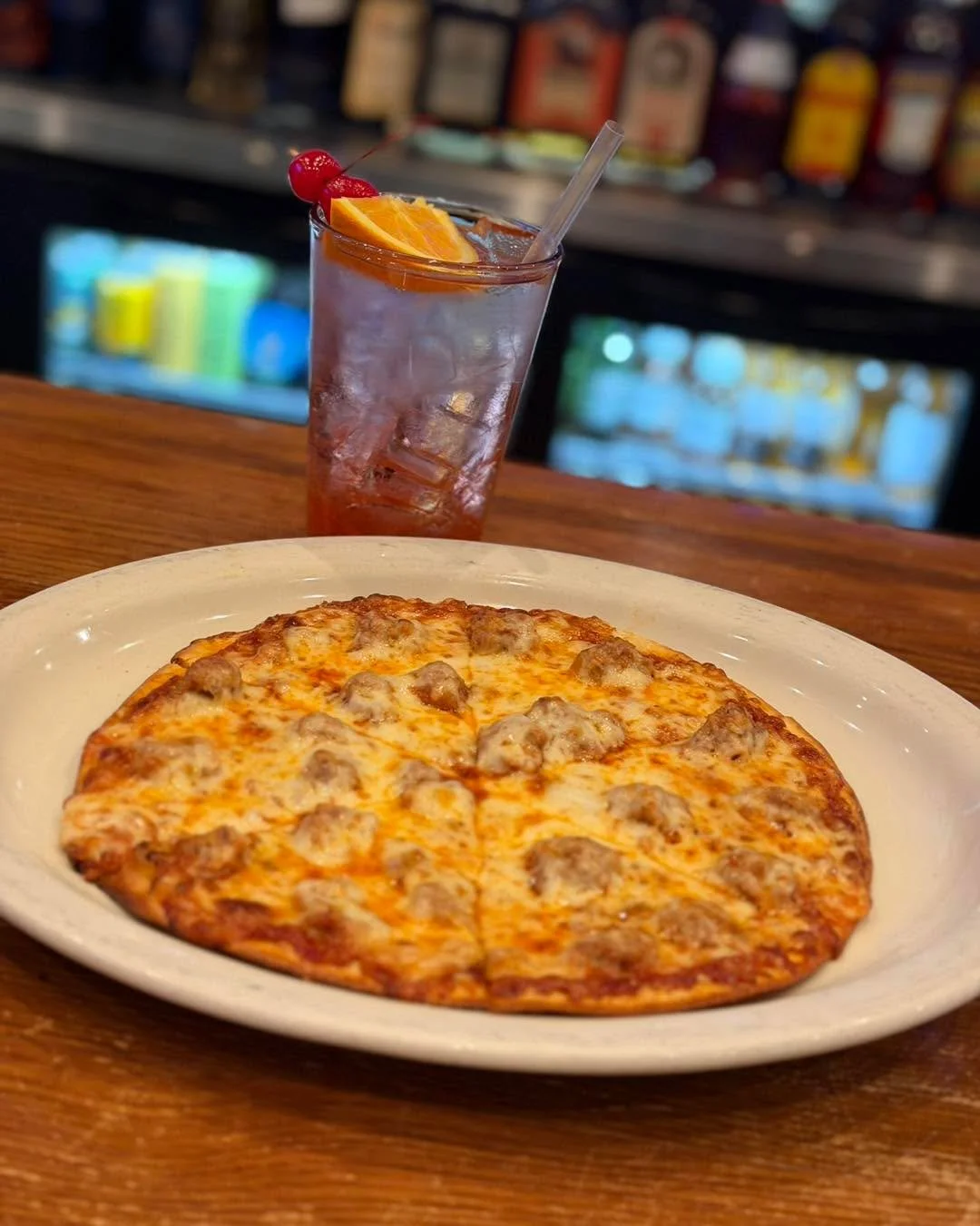 Arrabbiata lovers&hellip; this one&rsquo;s calling your name. 🔥🍕

Check out our Individual Arrabbiata &amp; Italian Sausage Pizza &mdash; spicy sauce, savory sausage, and all the flavor you need in one perfect pie.

Mangia! 🇮🇹
Available til Sunda