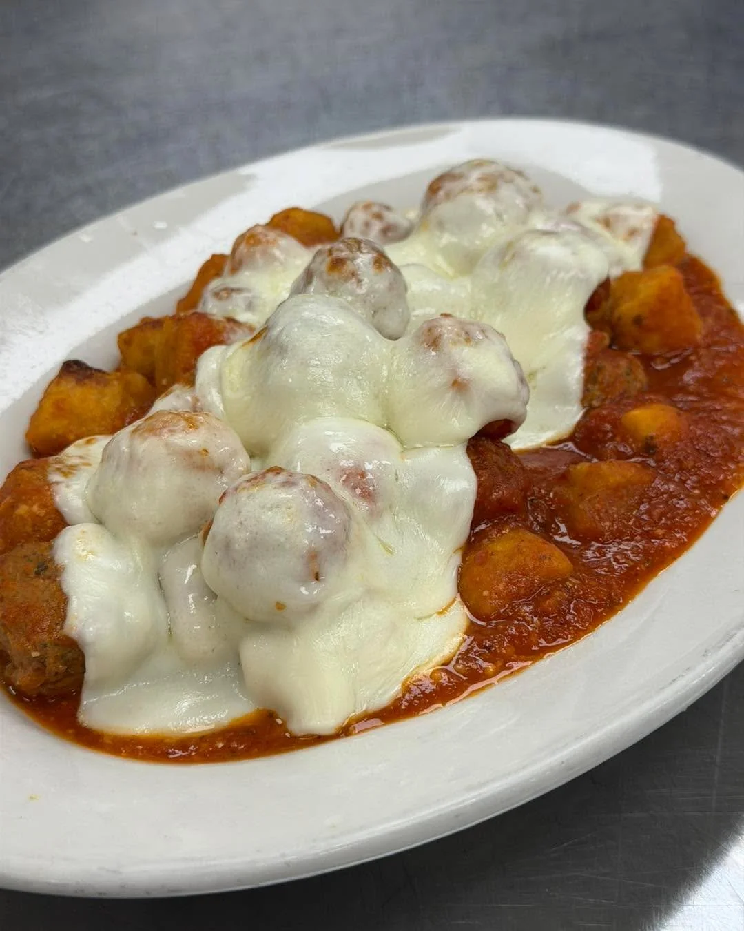 Today is a good day to 
have a Round Guy 🍕🔥

Our legendary meatballs + our one-of-a-kind beer nuggets = the ultimate combo appetizer.

Cheesy. Saucy. Addicting.
Once you try the Round Guy&hellip; there&rsquo;s no going back. 👀

Dine in, grab a col