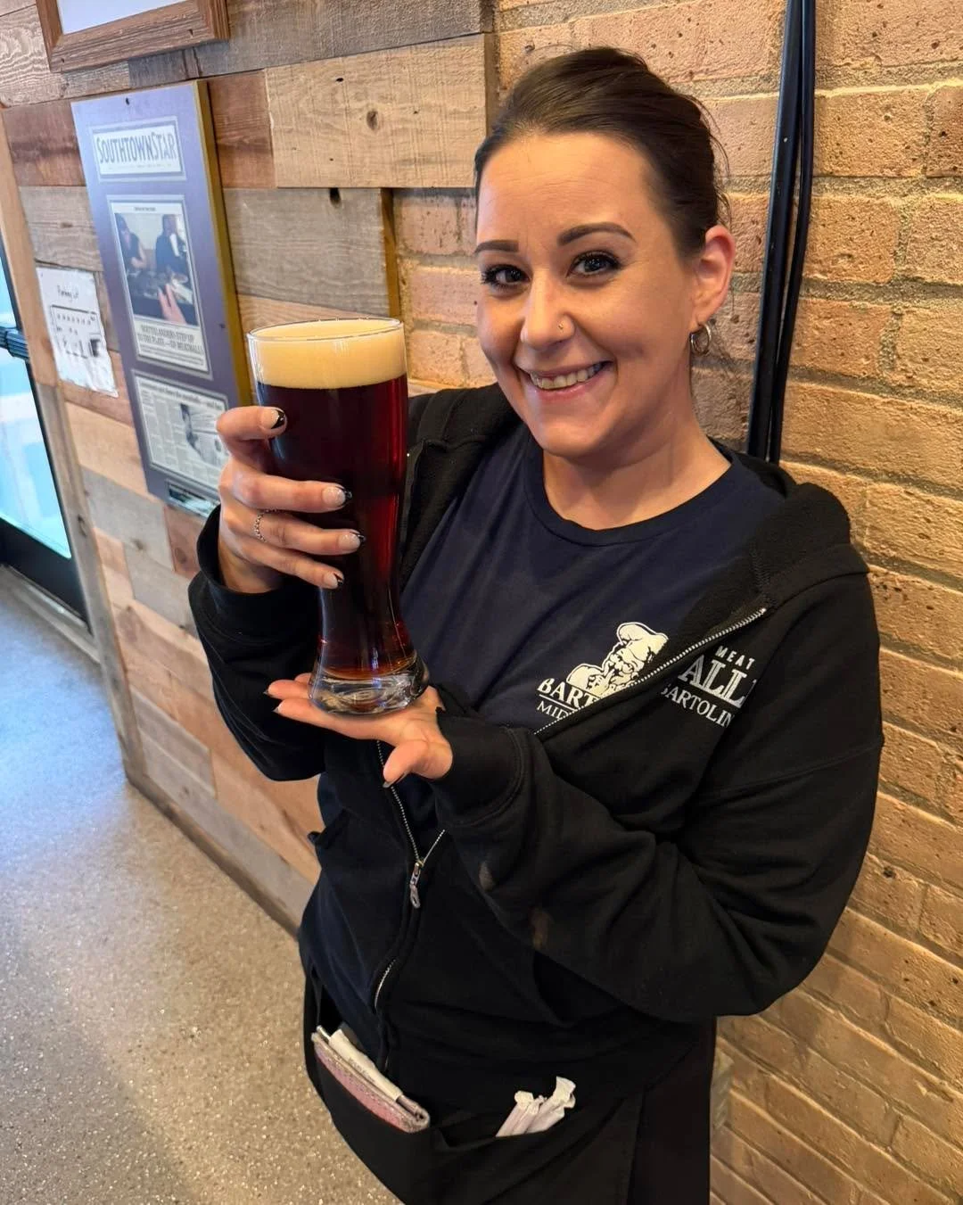 When two great local companies end up in the same picture... you know it's going to be a good day. 🍻🍕

Stop in and let Jill take care of you while enjoying a South Side Red from Hailstorm Brewing Company paired with your Bartolini's favorites.

Gre