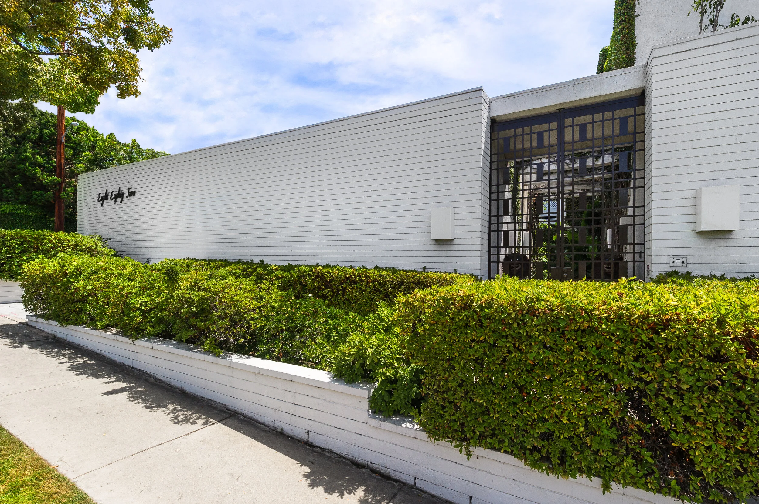 882 Doheny