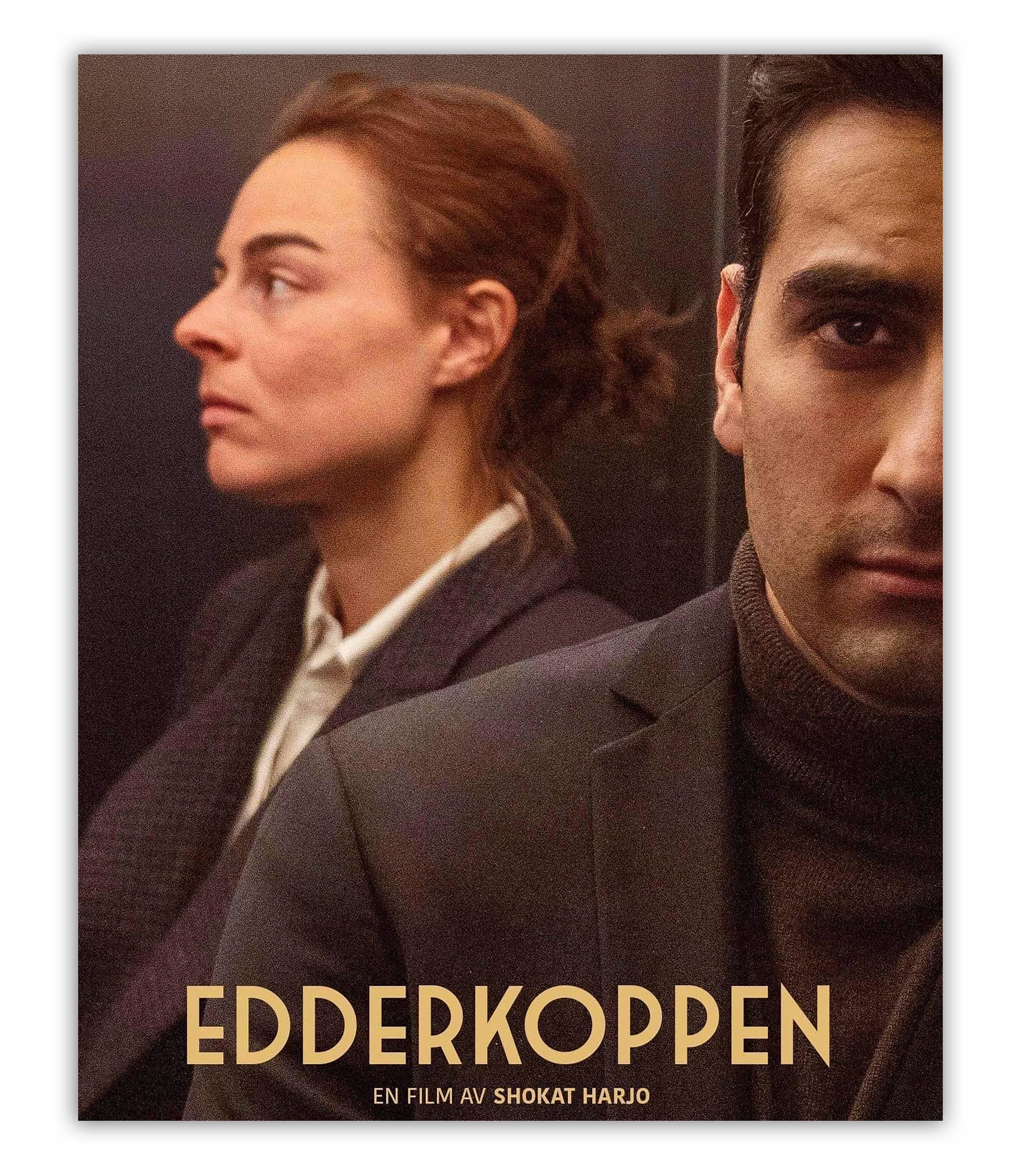Poster for the film 'Edderkoppan' showing a woman with auburn hair in profile on the left and a man with dark hair and a serious expression on the right; title in gold text at the bottom.