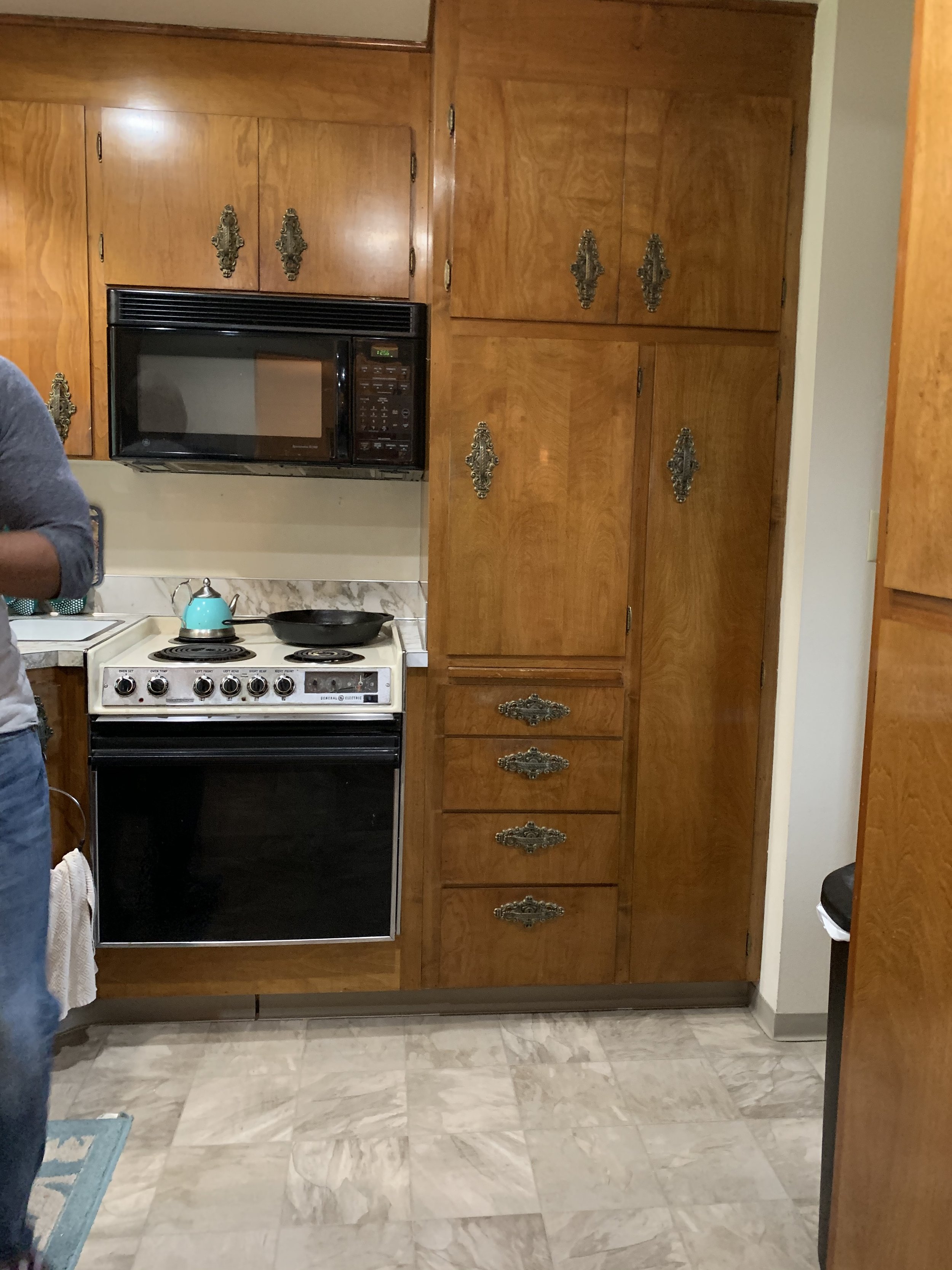 Valdez Kitchen Before 4.jpg
