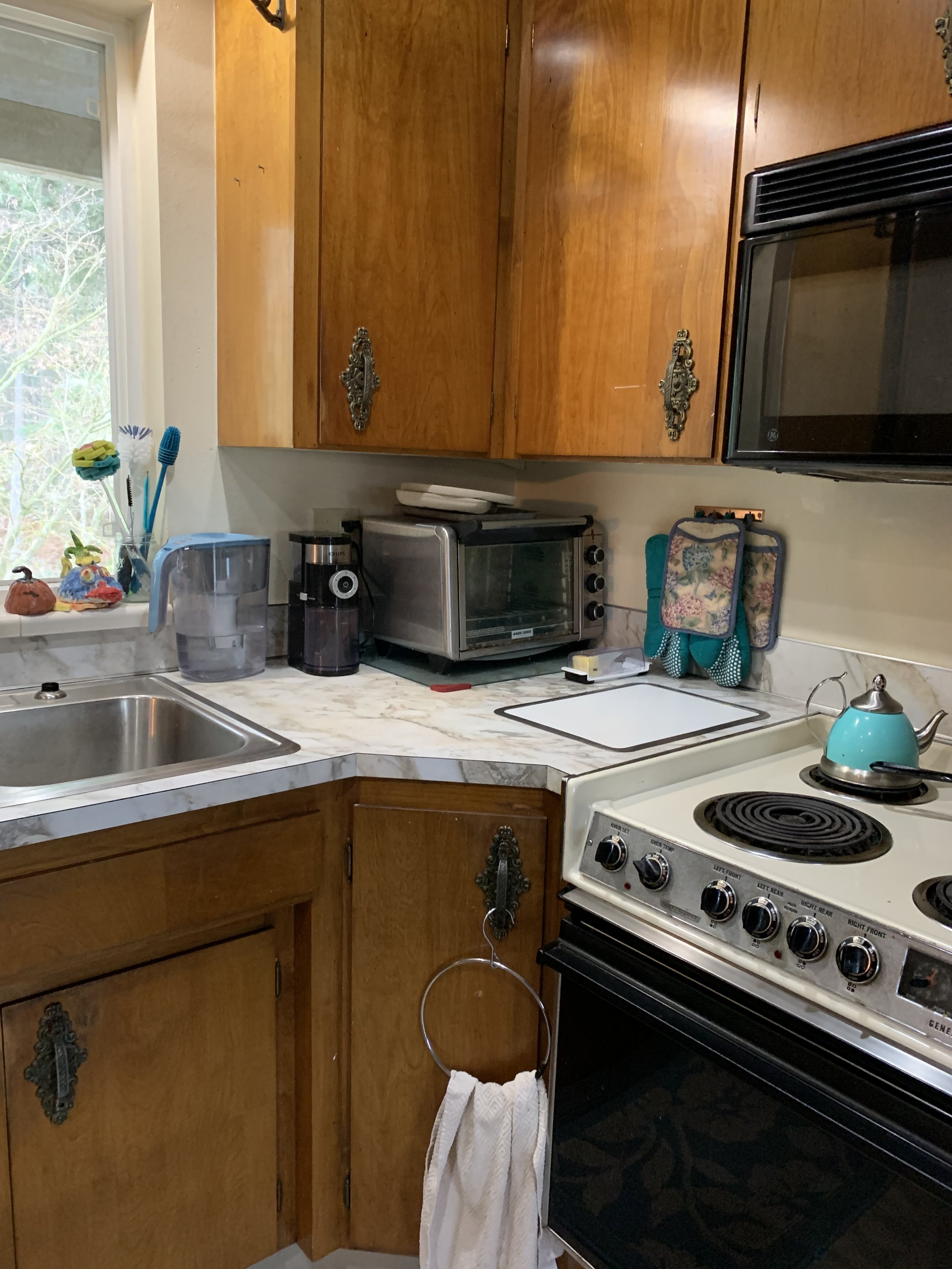 Valdez Kitchen Before 5.jpg