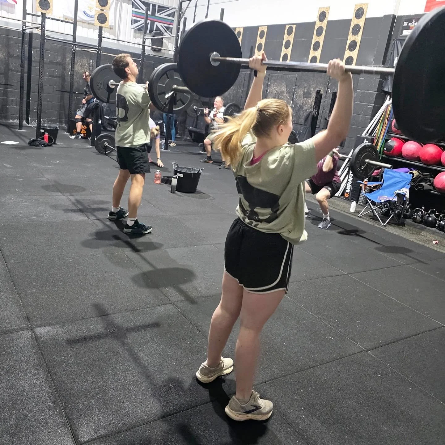 Made to halfway!!! Its practically the weekend 🚀
FREE TRIAL? Message us!
21 days for &pound;21? Message us!

#CFP #COMMUNITY #Fitness