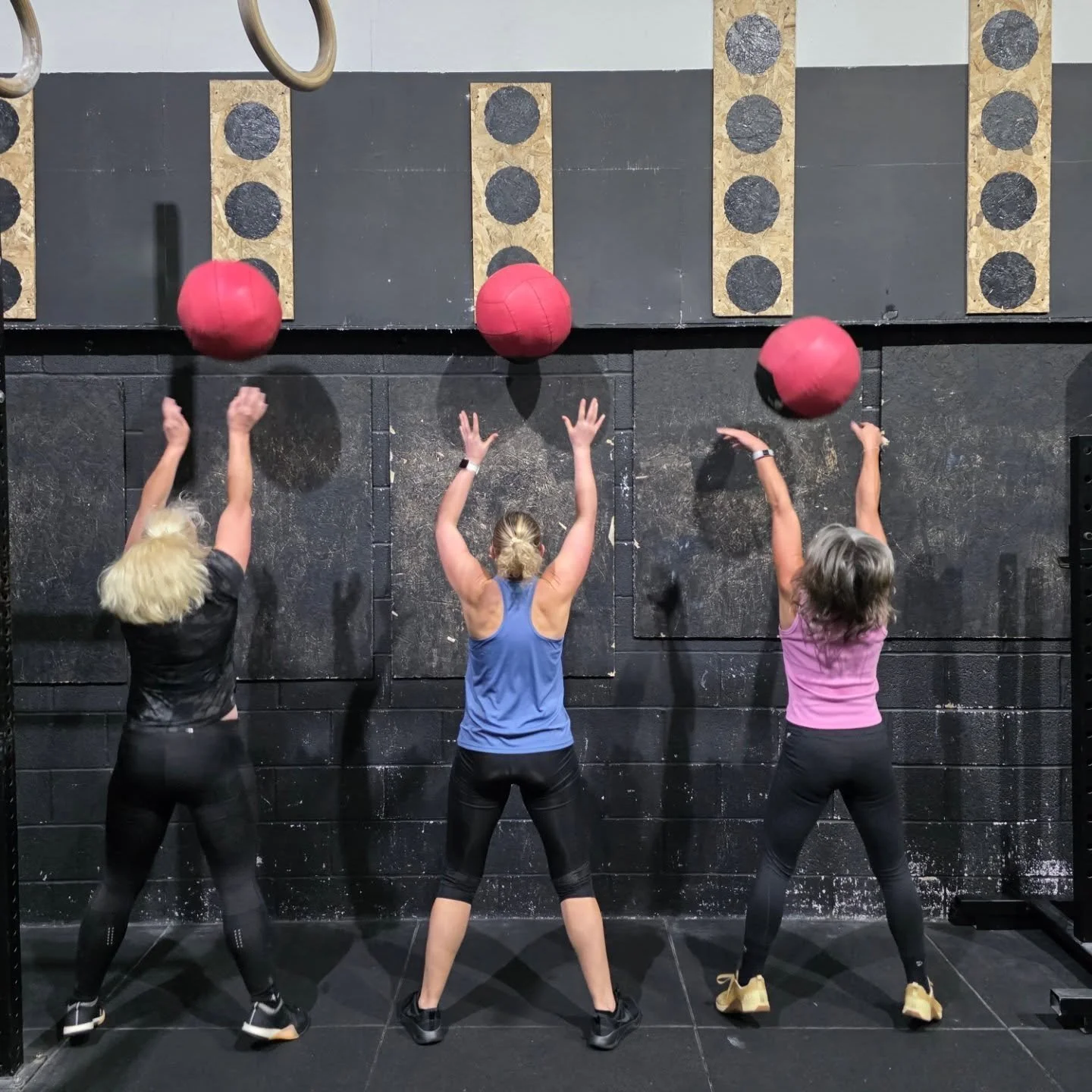 FRIDAY!! You made it. Treat yourself 😎

#cfp #fitness #Communty #fridayfeeling