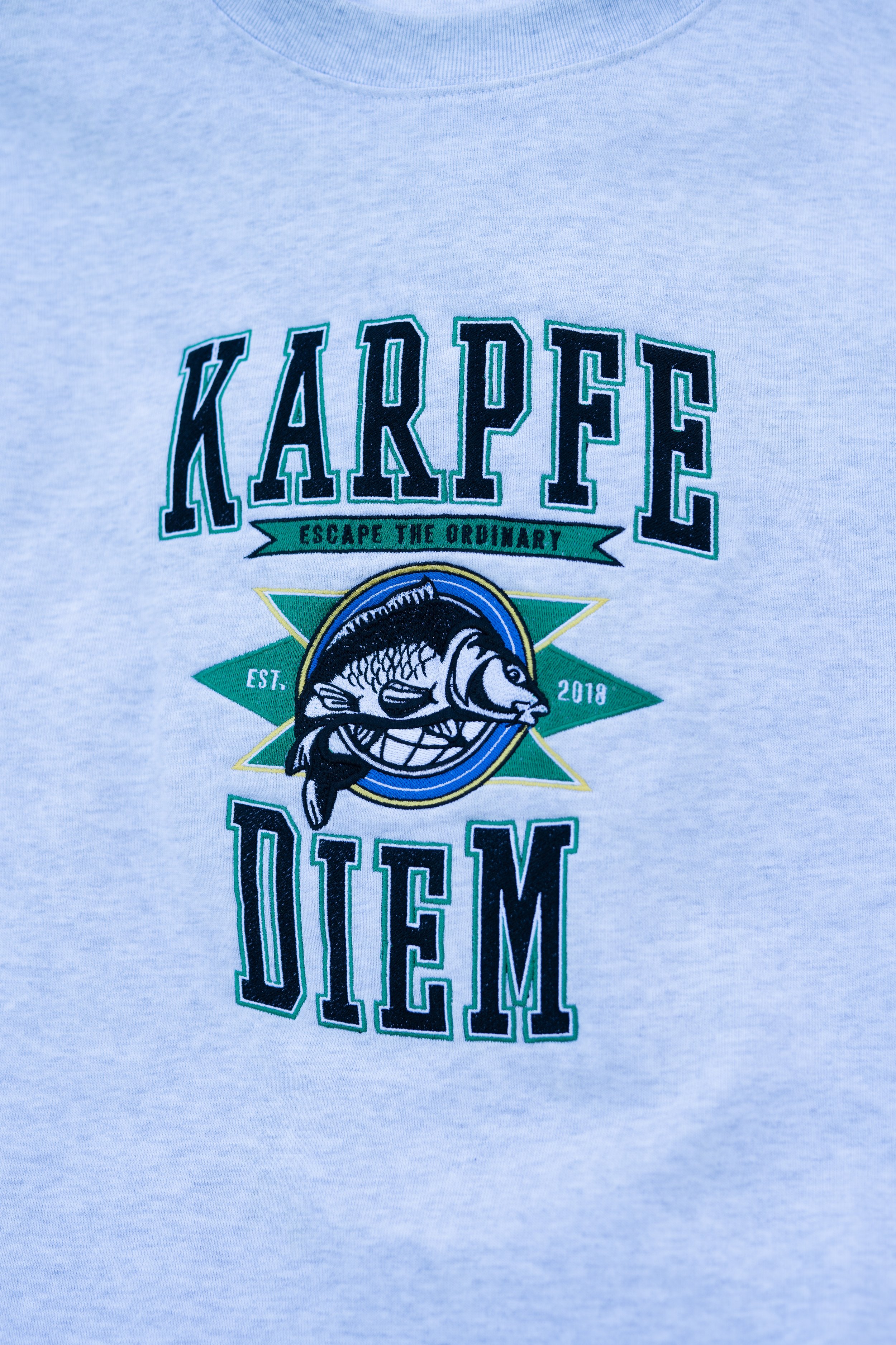 Karpfe_Diem_Sweater_hellgrau (26 von 47).jpg