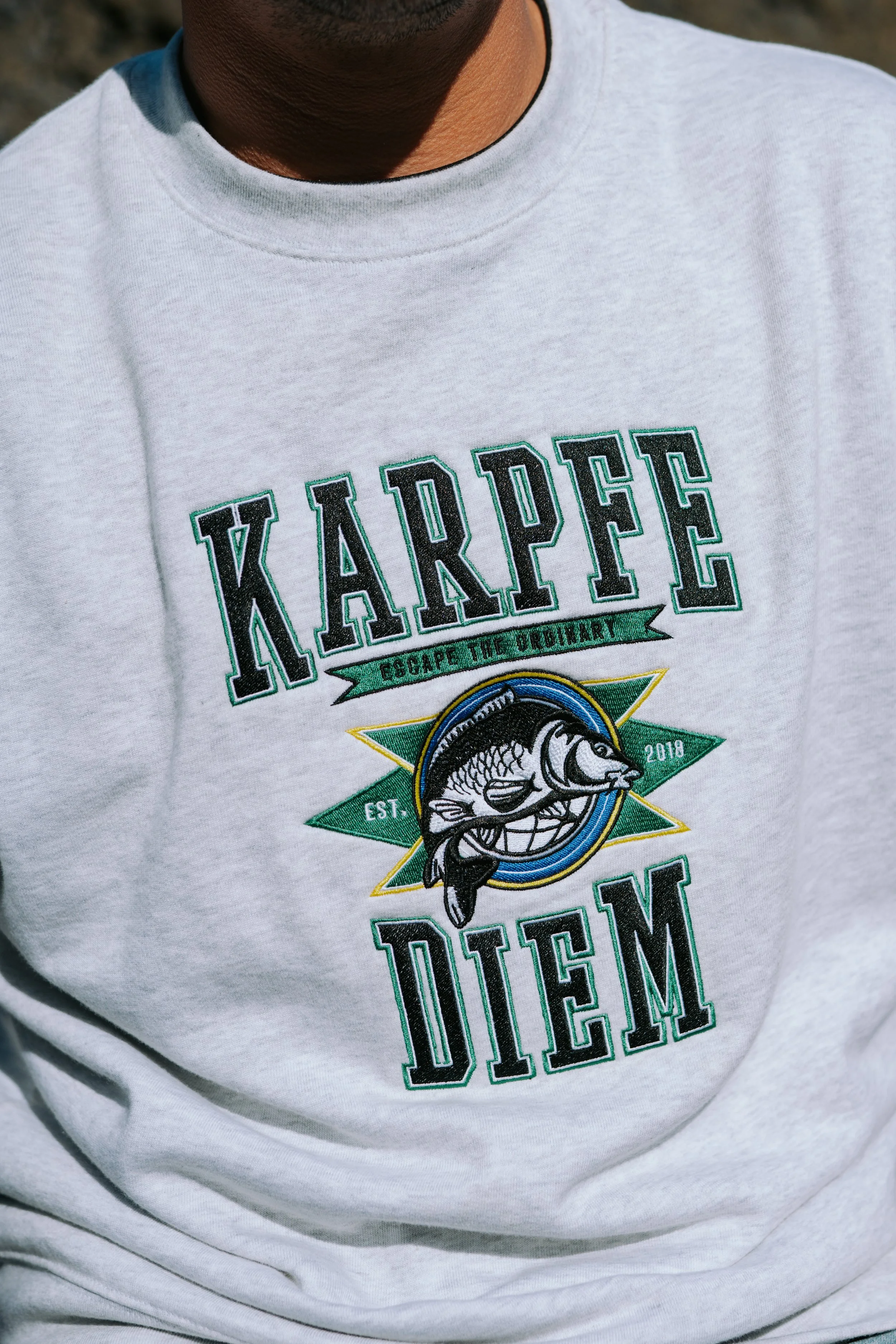 Karpfe_Diem_Sweater_hellgrau (11 von 47).jpg