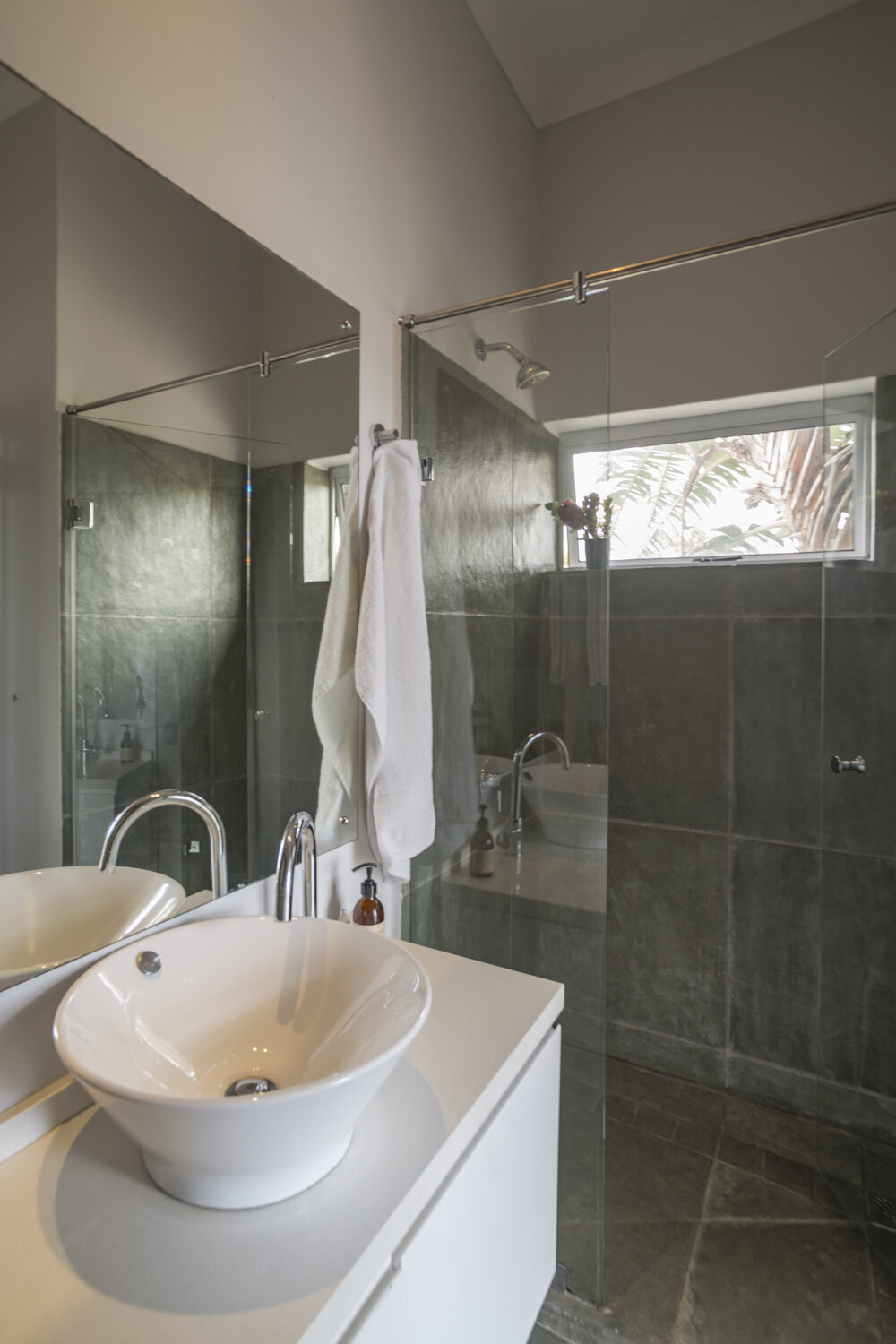 ocean12_apartment_UpWind_bathroom