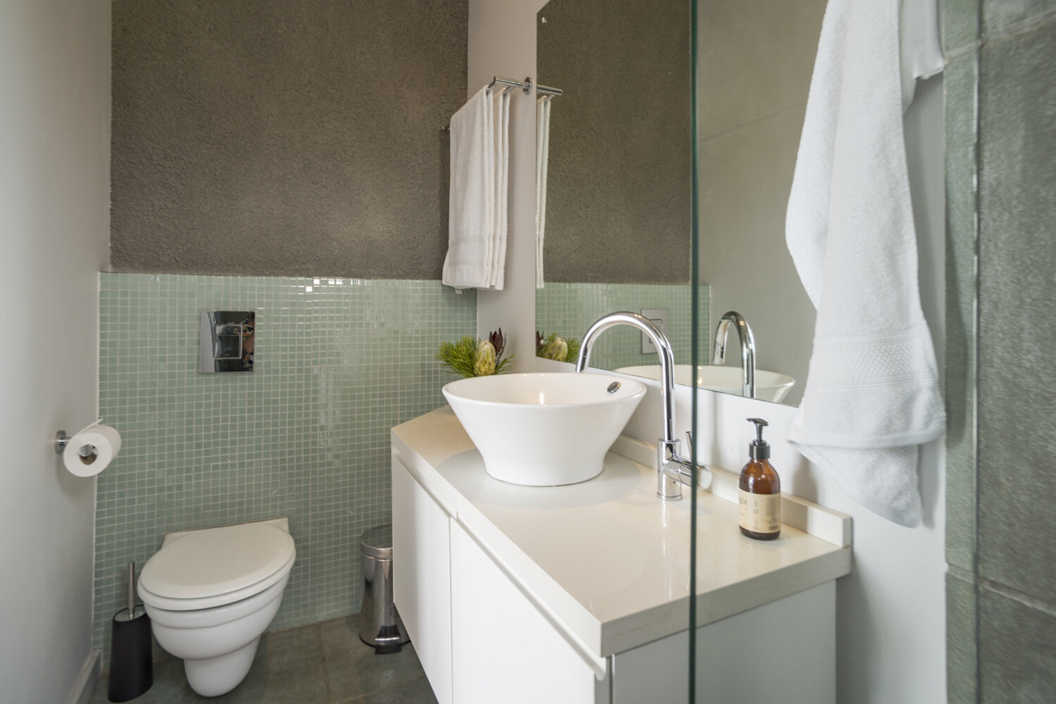 ocean12_apartment_UpWind_bathroom
