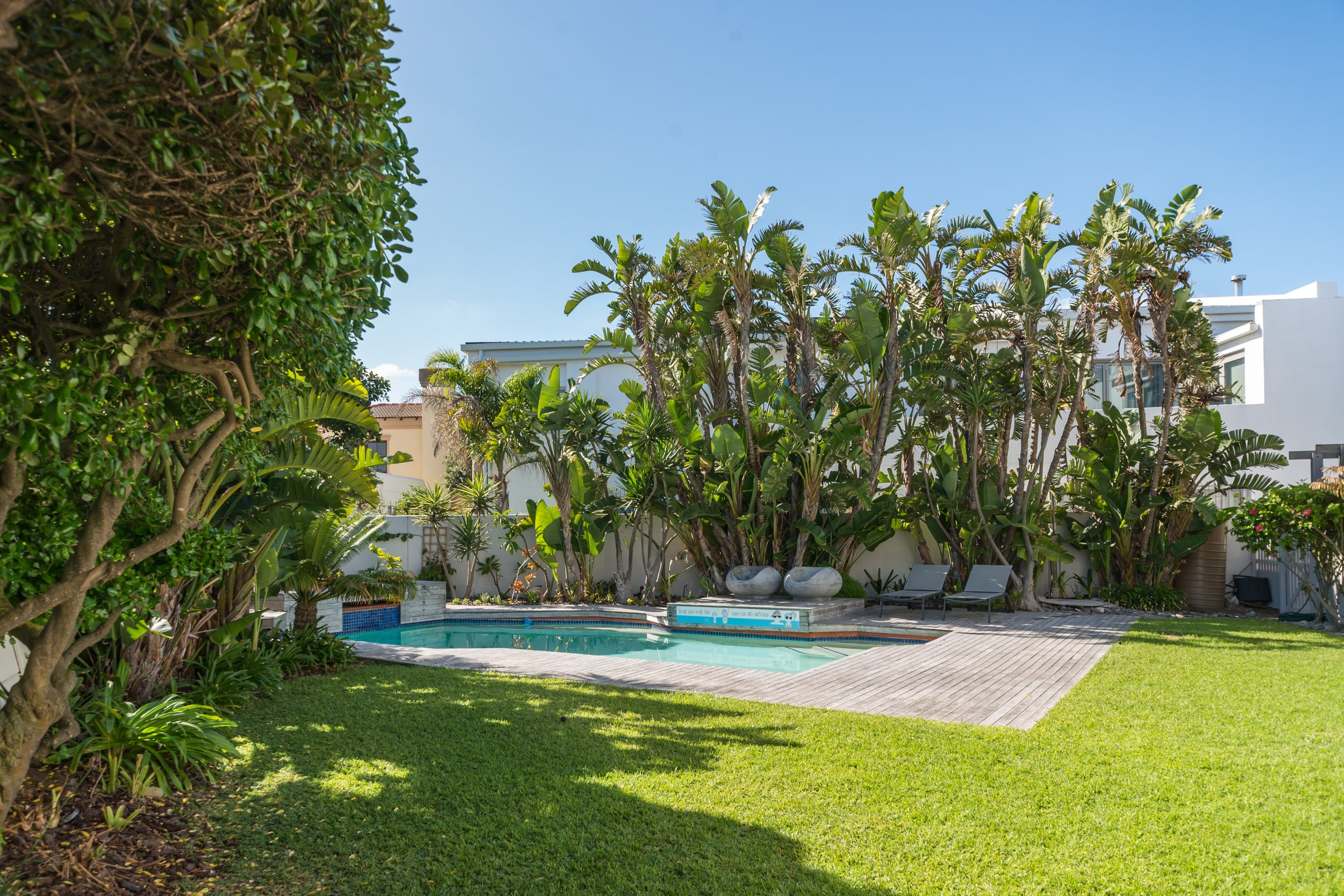 ocean12_garden_pool.jpg