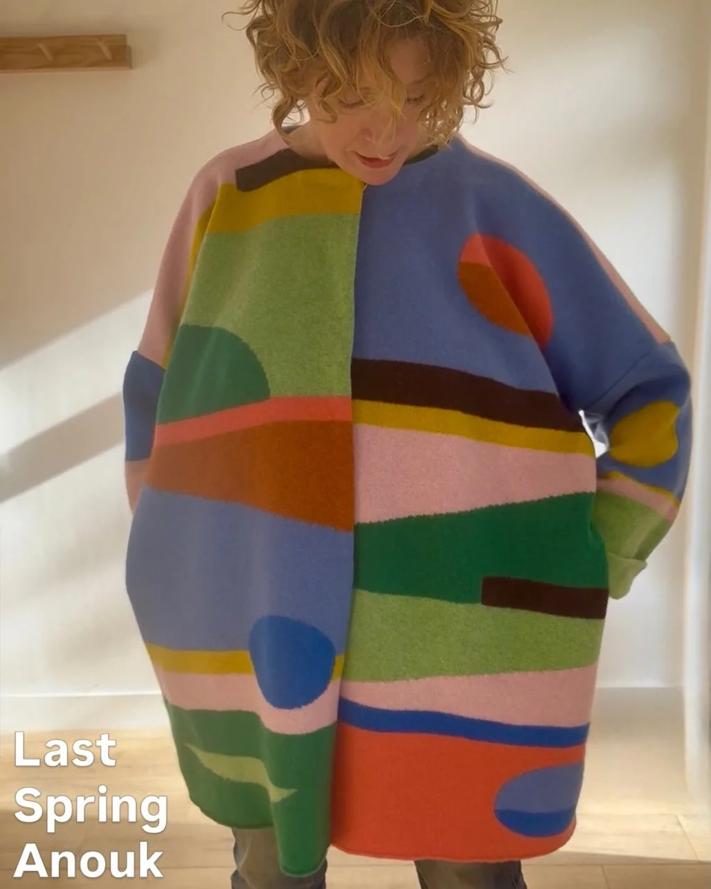 This is my last Spring Anouk coatigan . I&rsquo;ve made it for the Speing fair @elmsliehousemalvern @bluemagpiecraft  open TODAY 10.30-4 (we are enjoying the town&rsquo;s Borderland Film Festival too while we&rsquo;re here total treat) 

So while I a