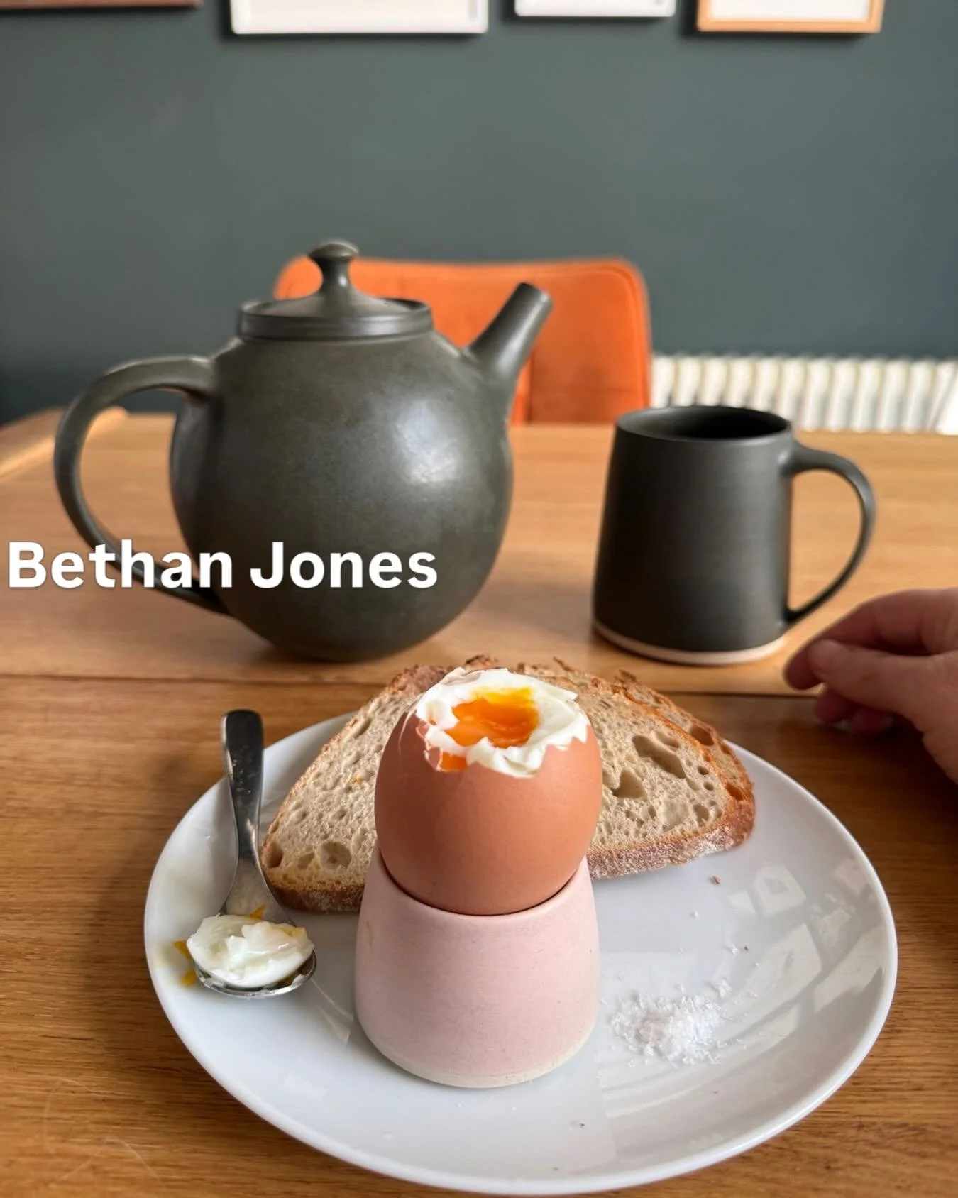 The work of @bethanjonesceramics gives me daily pleasure in the morning.  Day five #findamakerweek  other find a makers 💚
Bethan made me my beautiful Tea Pot 🙏🏼 which I love and I have a couple of mugs and egg cups. I will be purchasing another pi