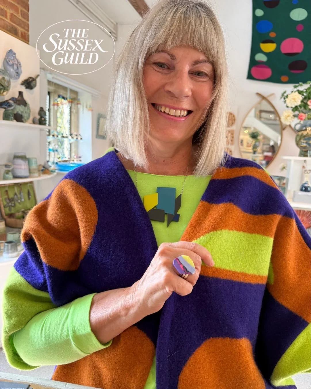 Day one solo in the @thesussexguild.shop Lewes
Going well so far 
Open 10-5 every day except Christmas Day

Here is the gorgeous @georginareadinteriors who popped in on my shadow day on Sunday (thank you Georgina) gorgeous colour way on you 🧡💚 

I 