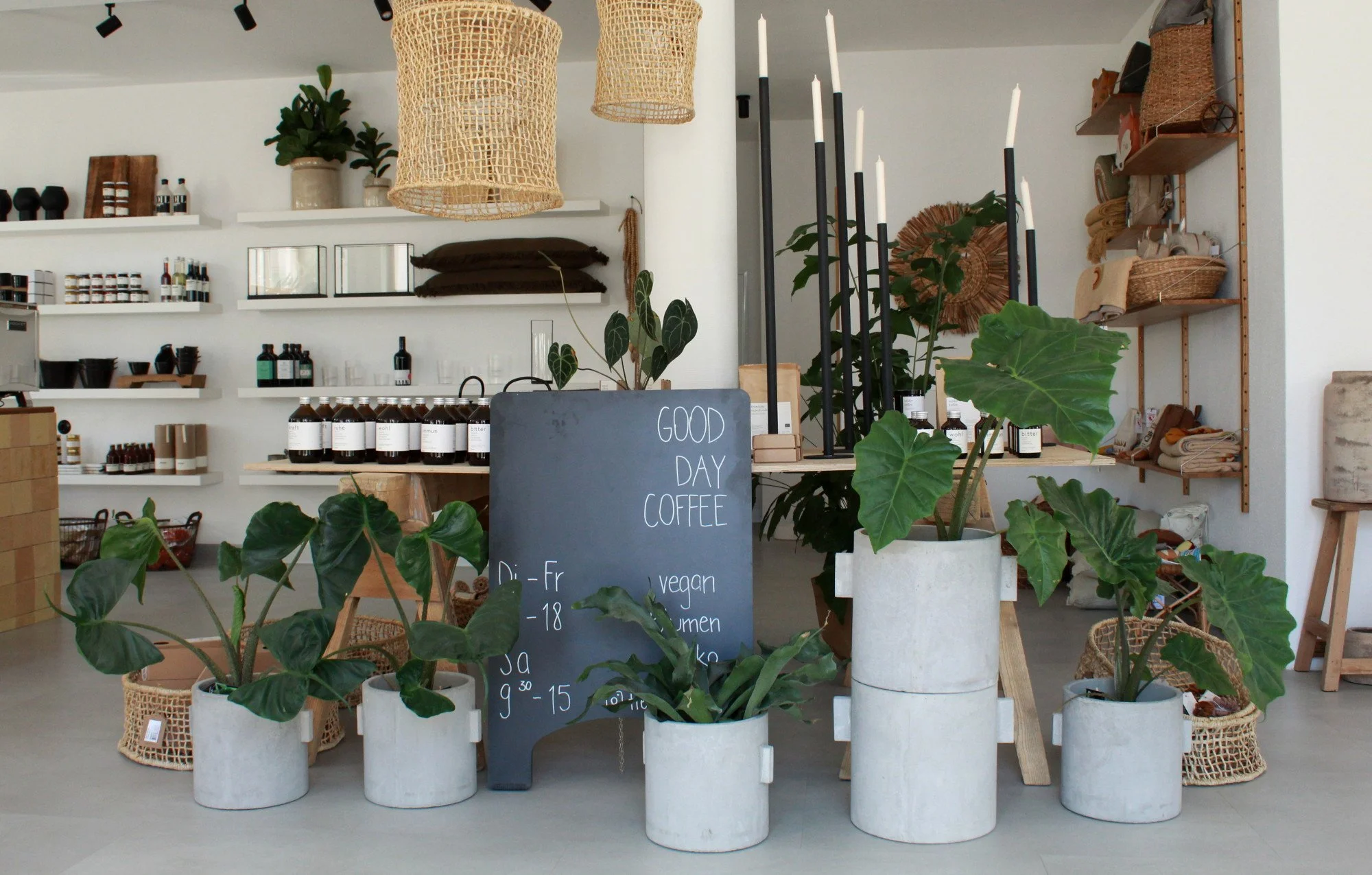  Freya Concept Store: Blumen, Interior &amp; Kaffee