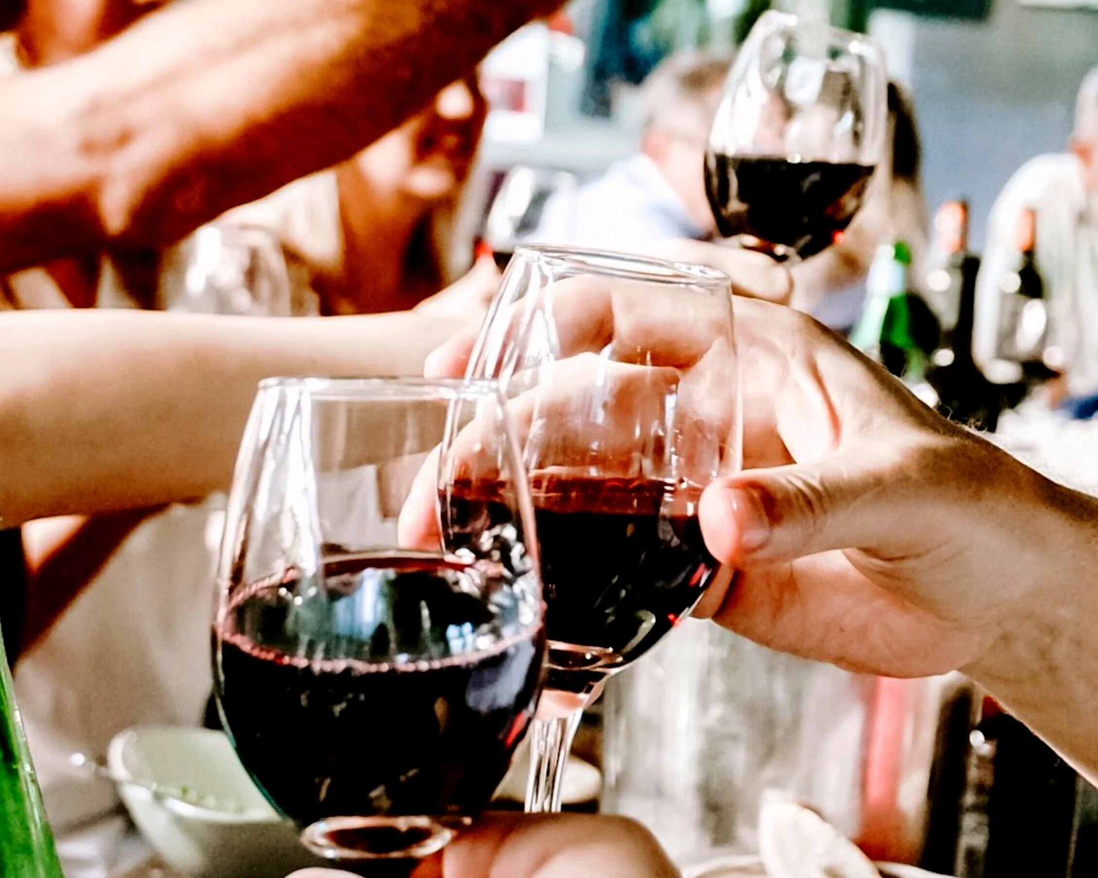 people-having-a-toast-1974594.jpg