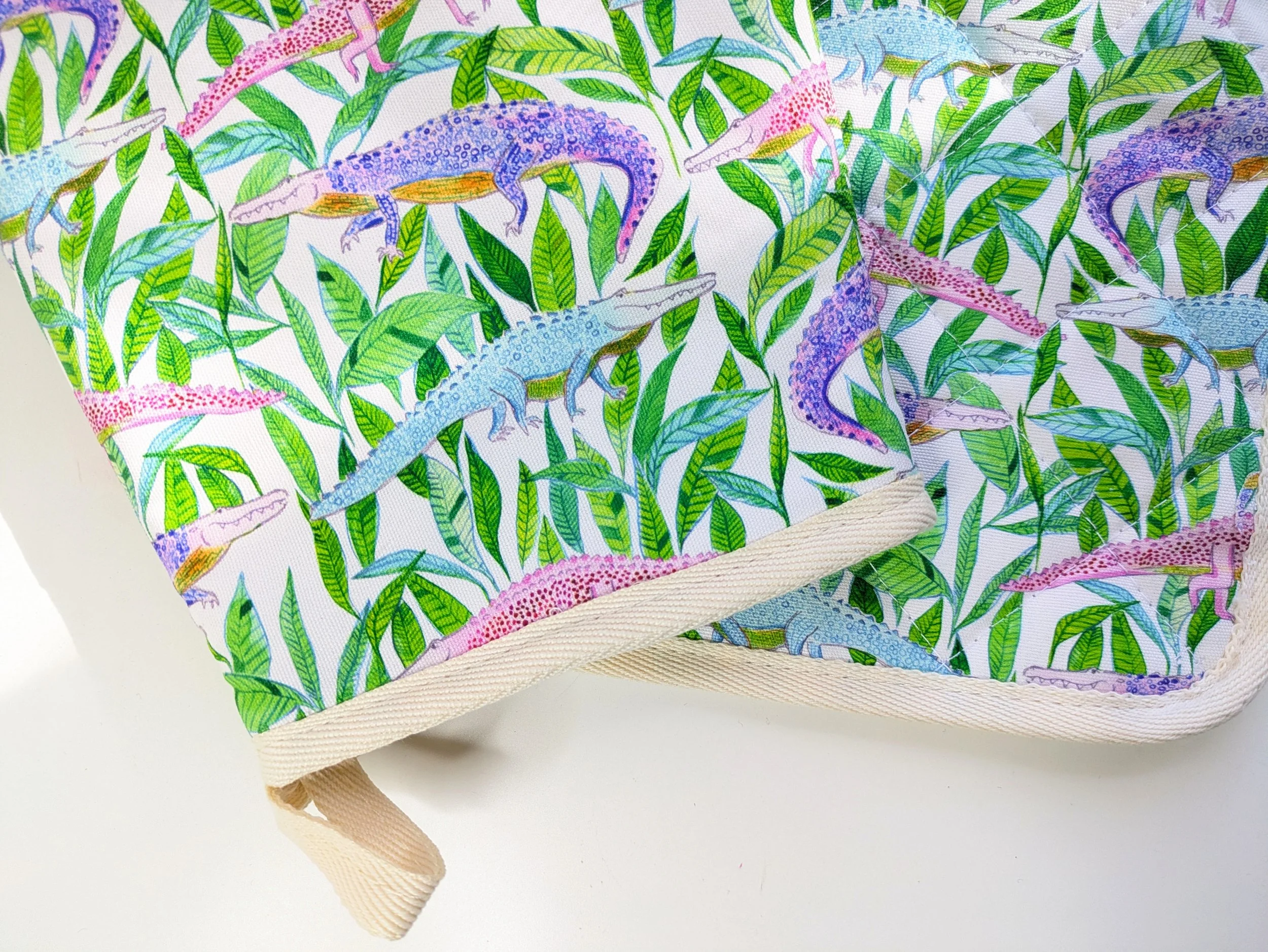 oven mitt alligators white 7.jpg