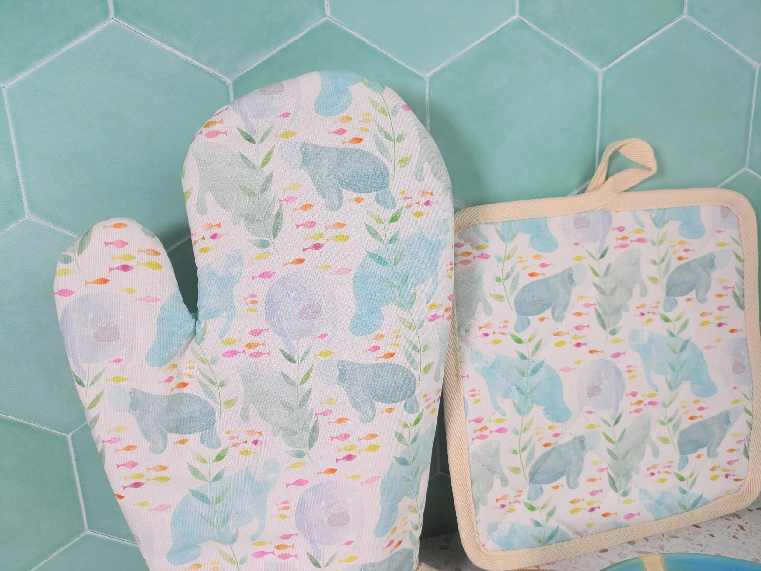 Manatee print oven mitt and potholder set 2.jpg