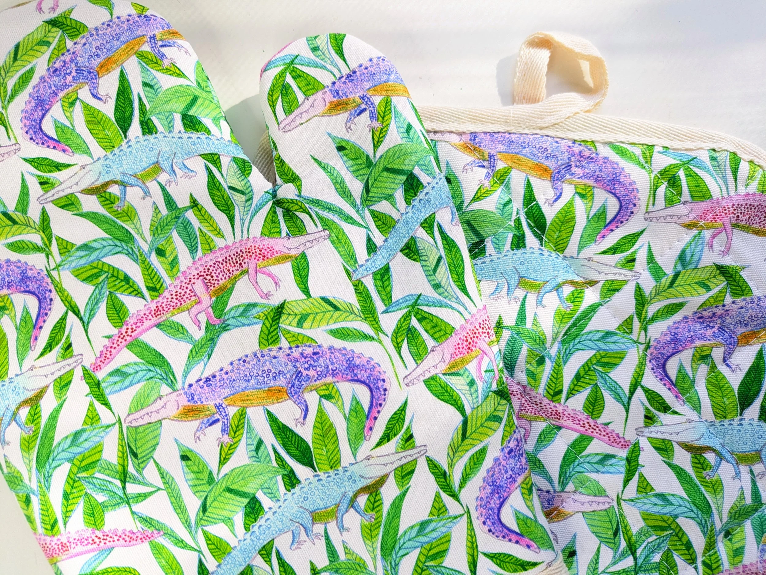 oven mitt alligators white 6.jpg