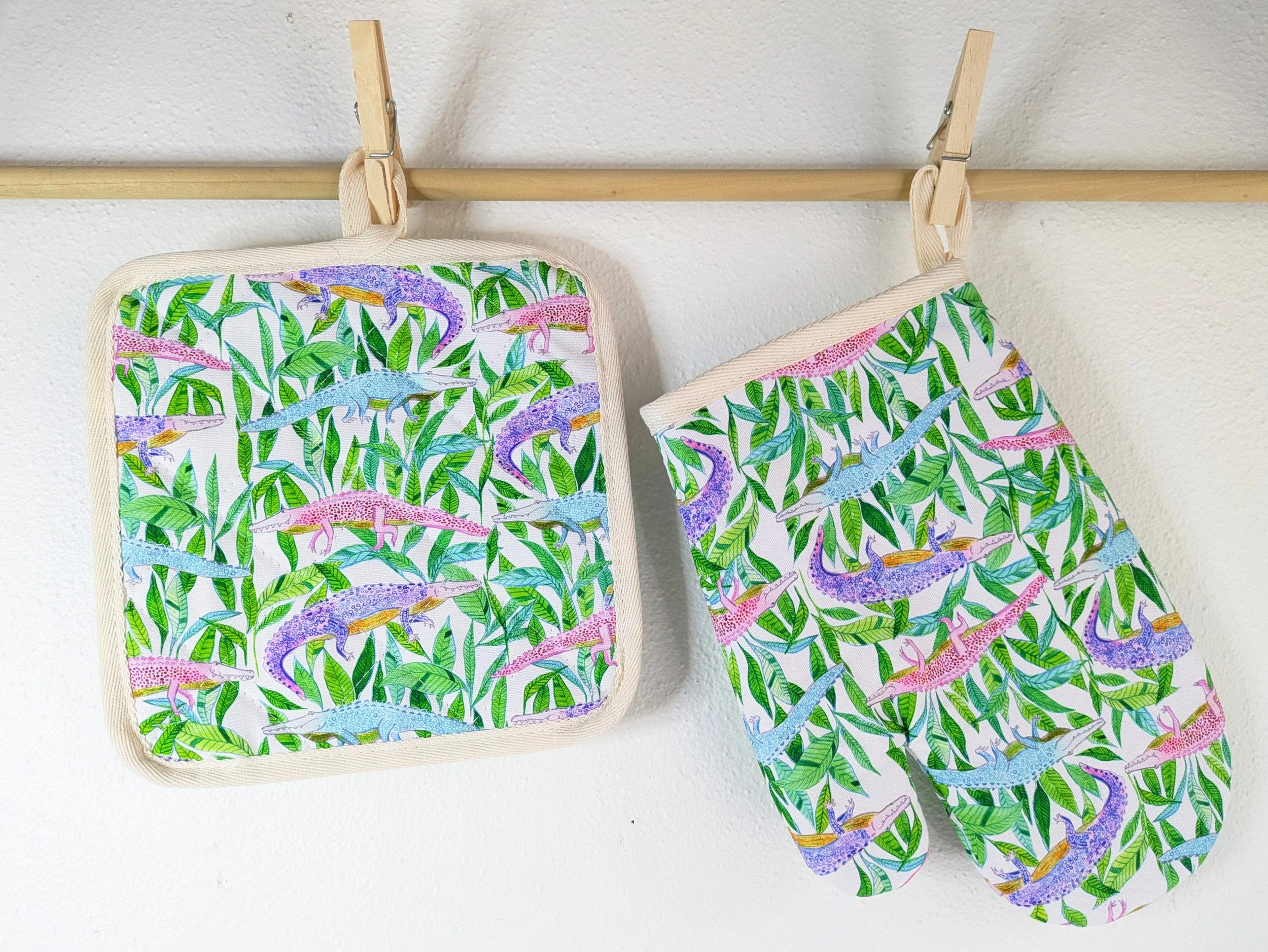 Watercolor Gators Oven Mitt & Pot Holder Set