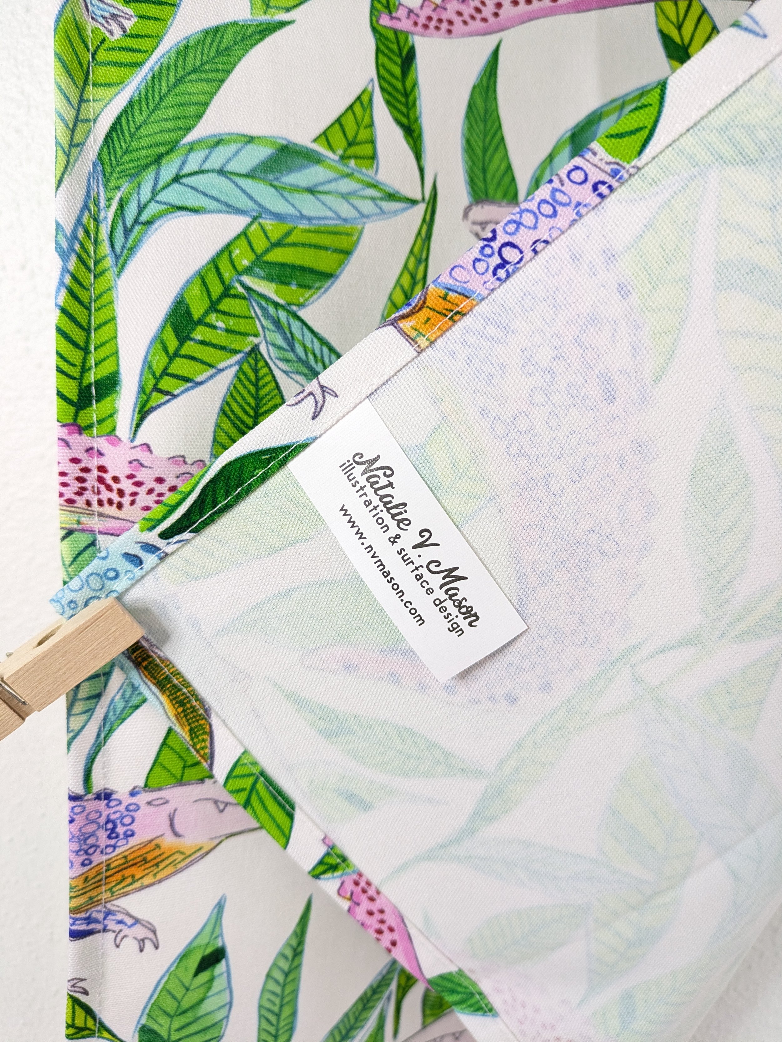 tea towel gators white new 2.jpg