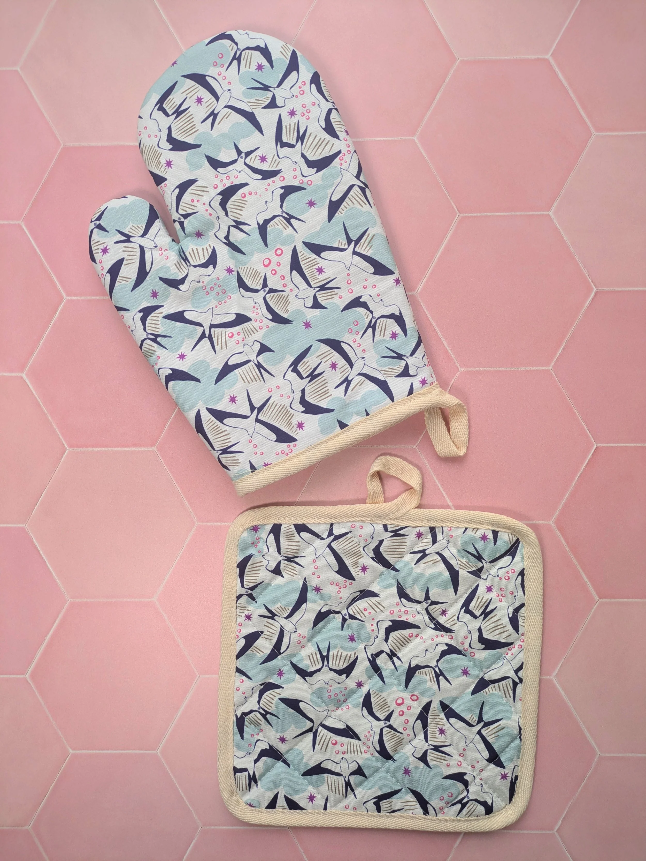 Swallowtail Kites Oven Mitt & Pot Holder Set