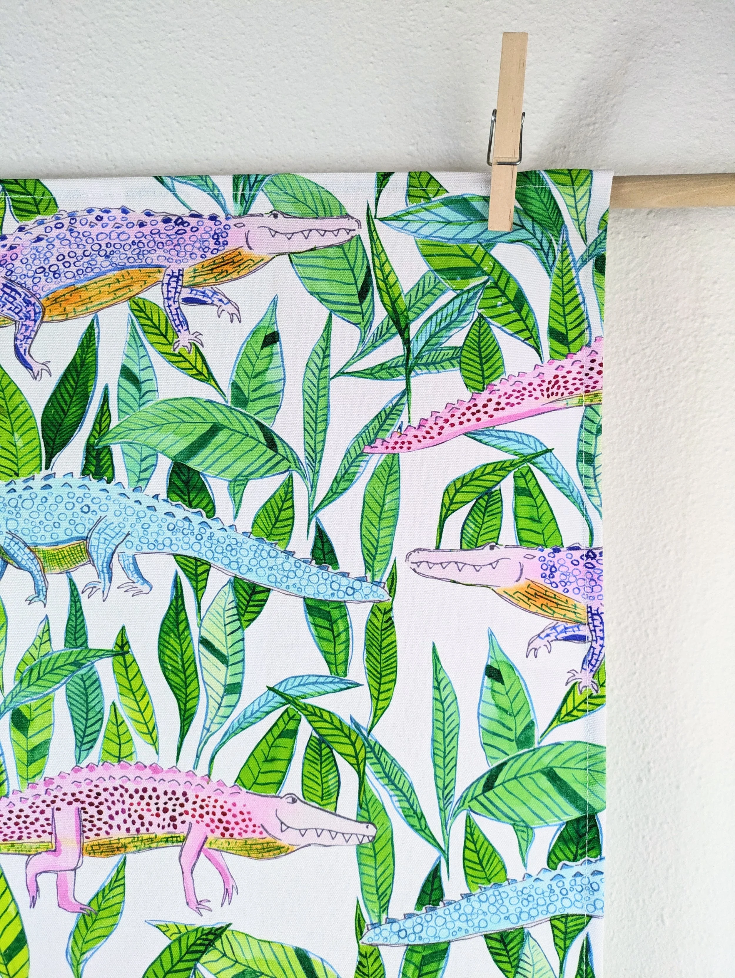 tea towel gators white new 3.jpg