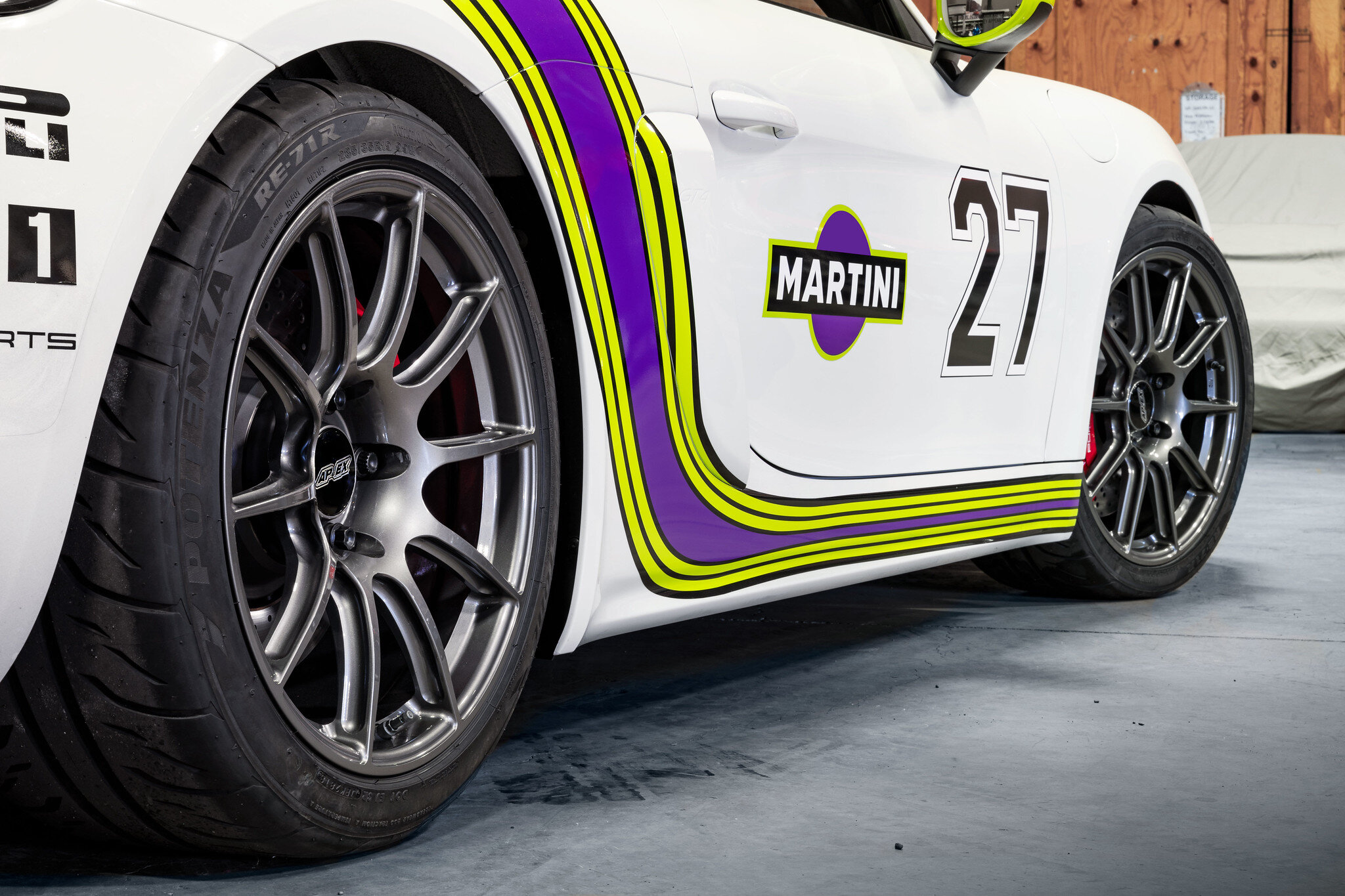tuttle-motorsports-auto-race-wheels-sm-10-inuse-porsche.jpg