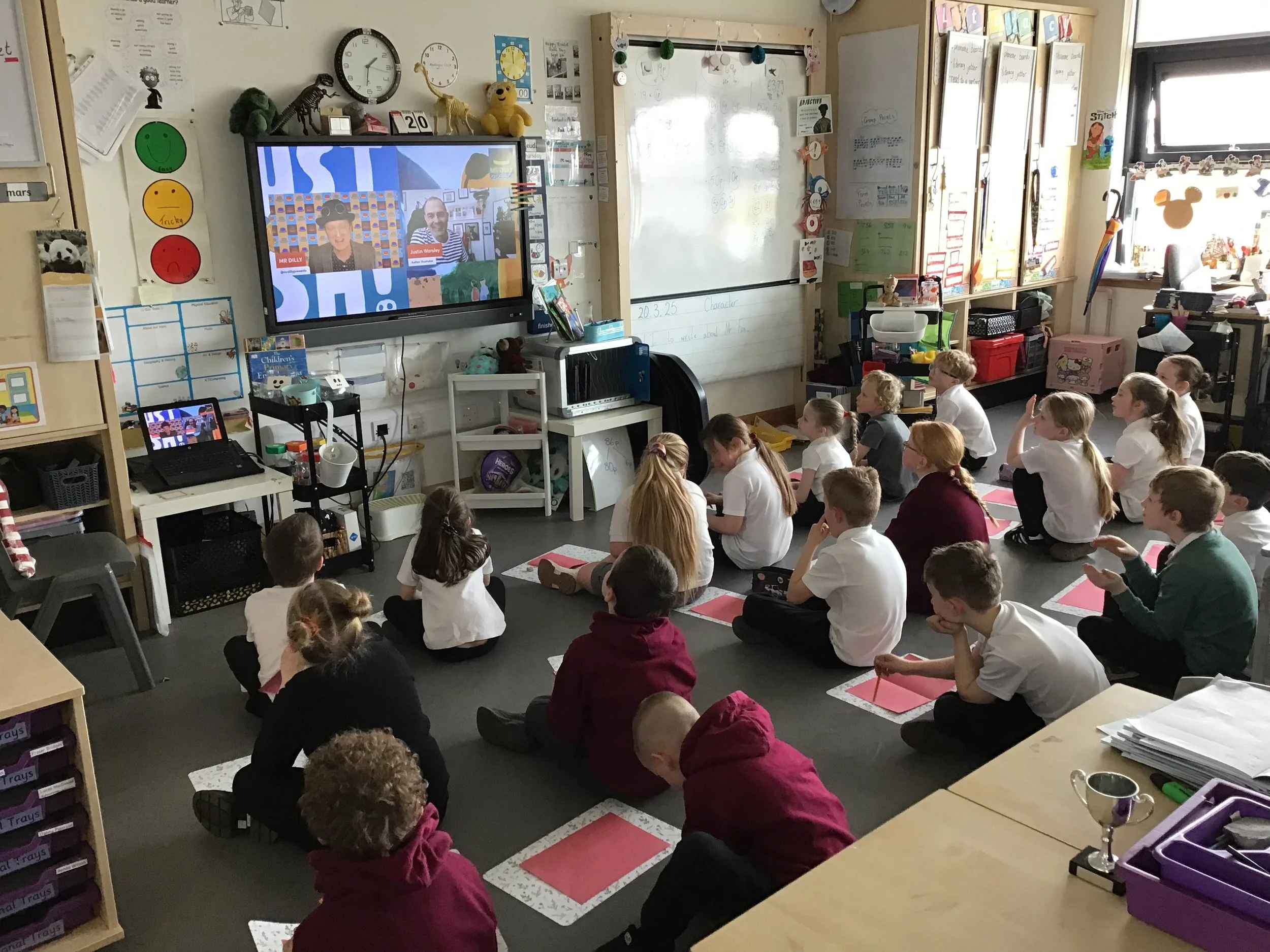 mr-dilly-meets-classroom-ks1-pupils-watching-livestream.jpg.jpg