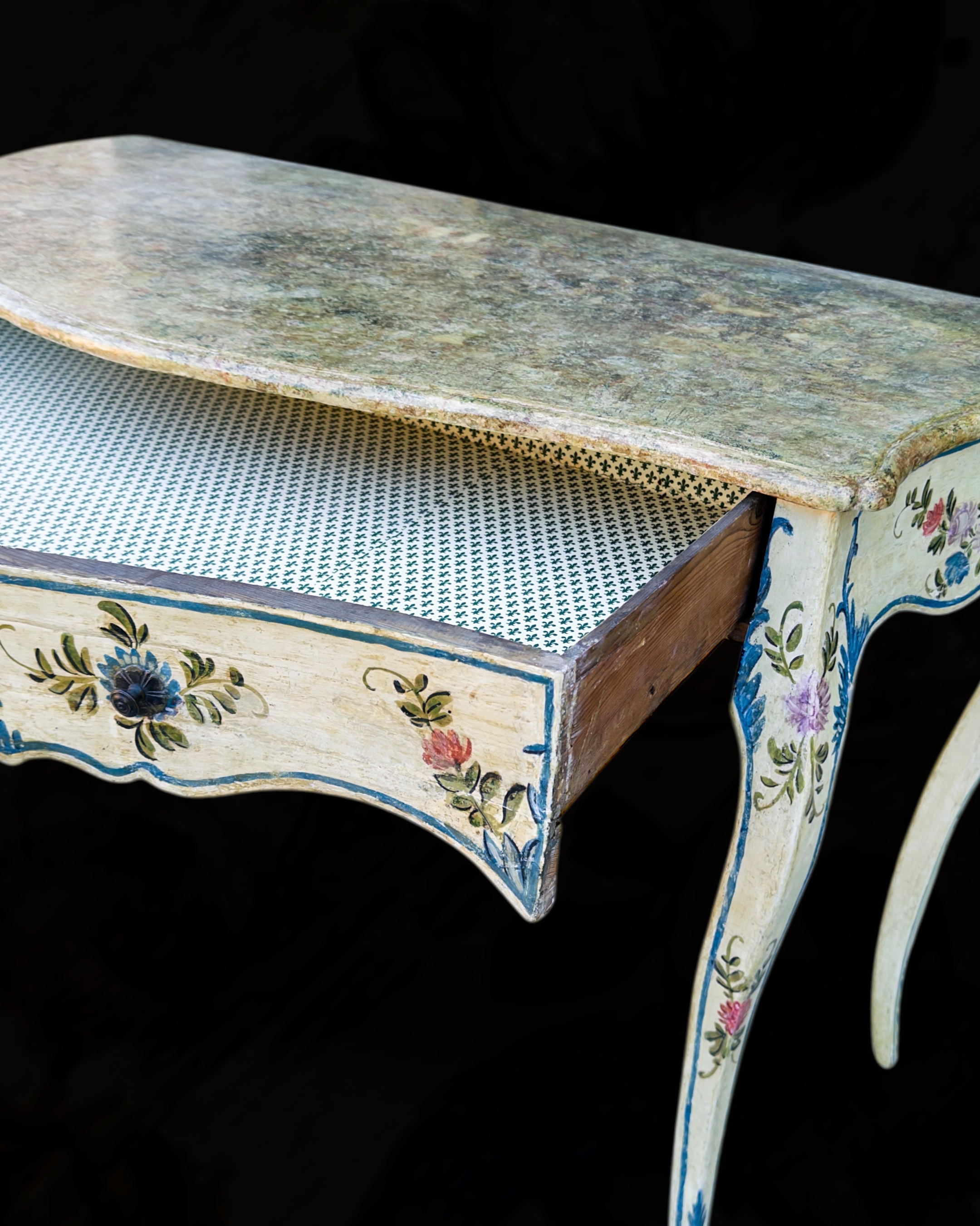 A Genoese LXV side table with faux marble top27.PNG