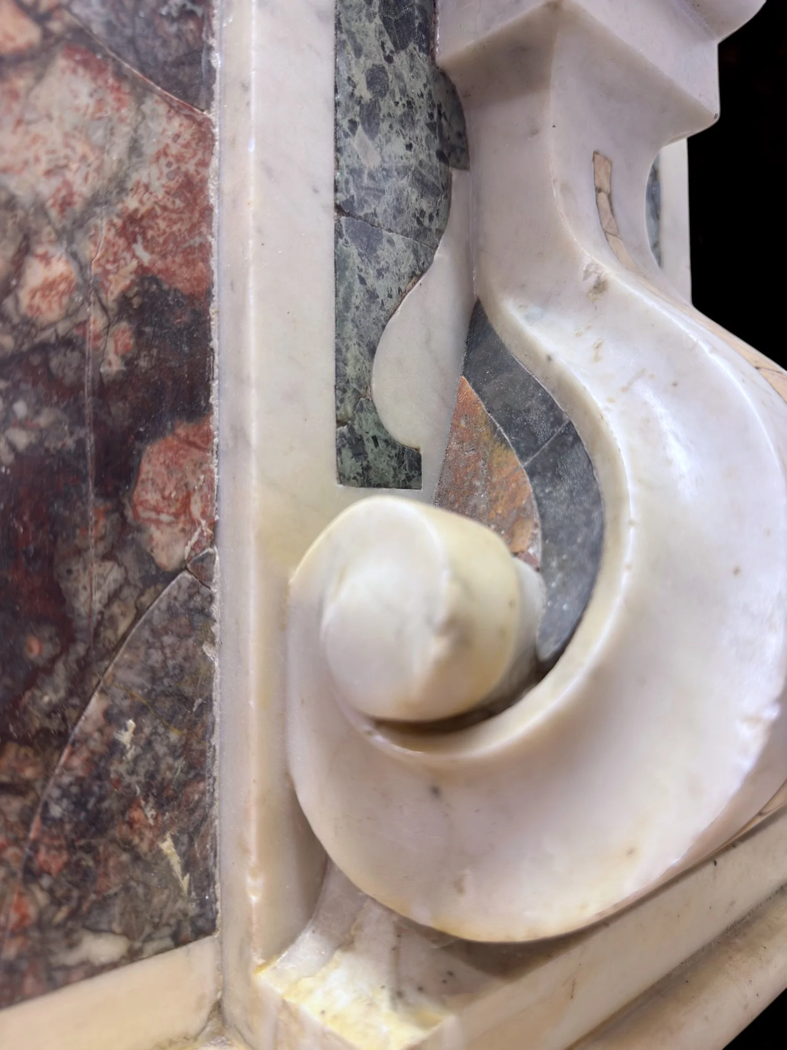 White marble console veneered with fine marbles18.jpg