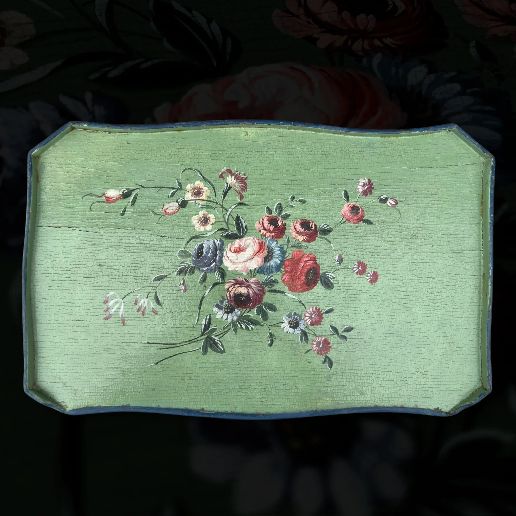 vivioliarteantica_A small LXV table with a side drawer11.jpg