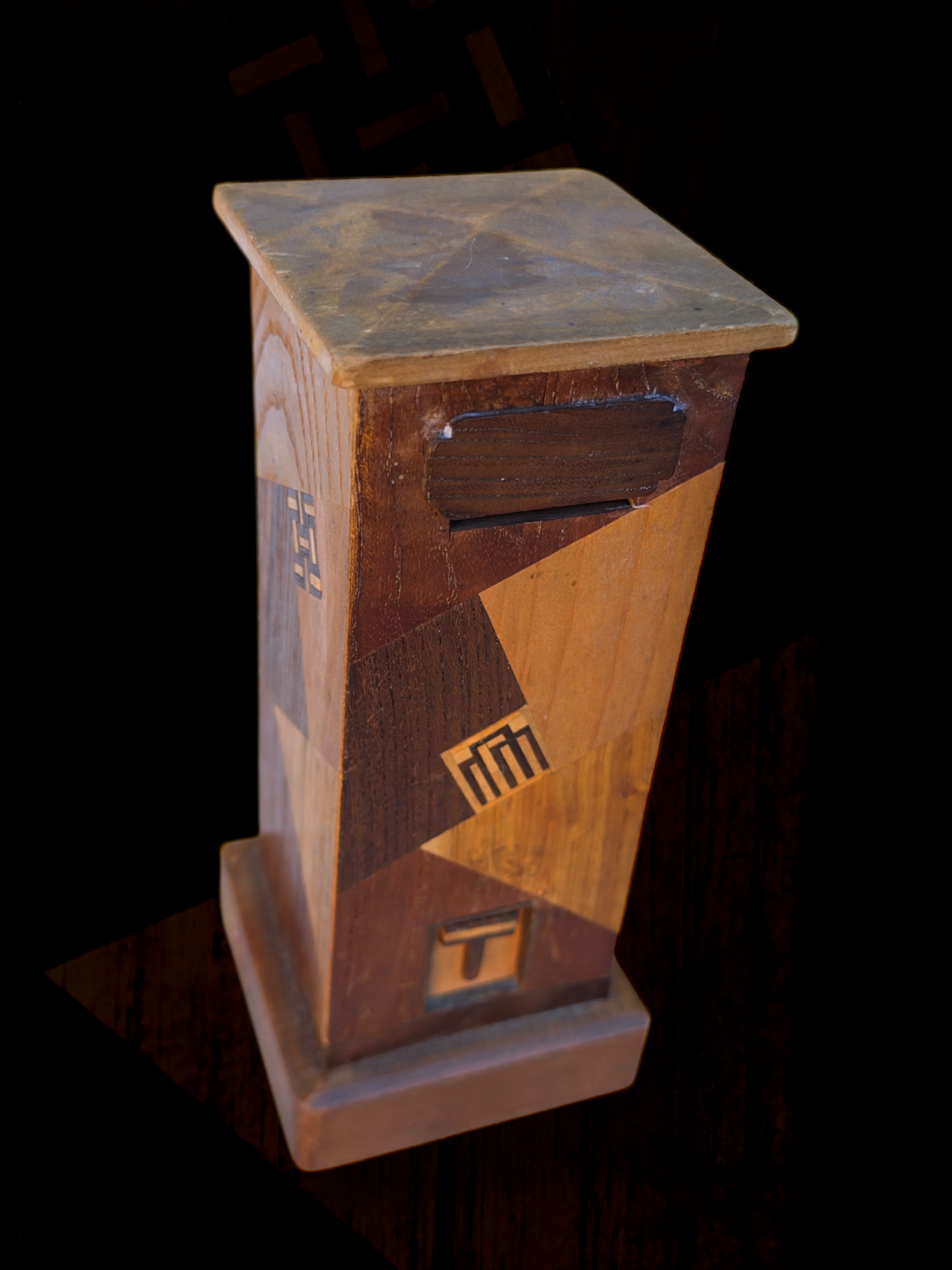 Wooden money box 4.PNG
