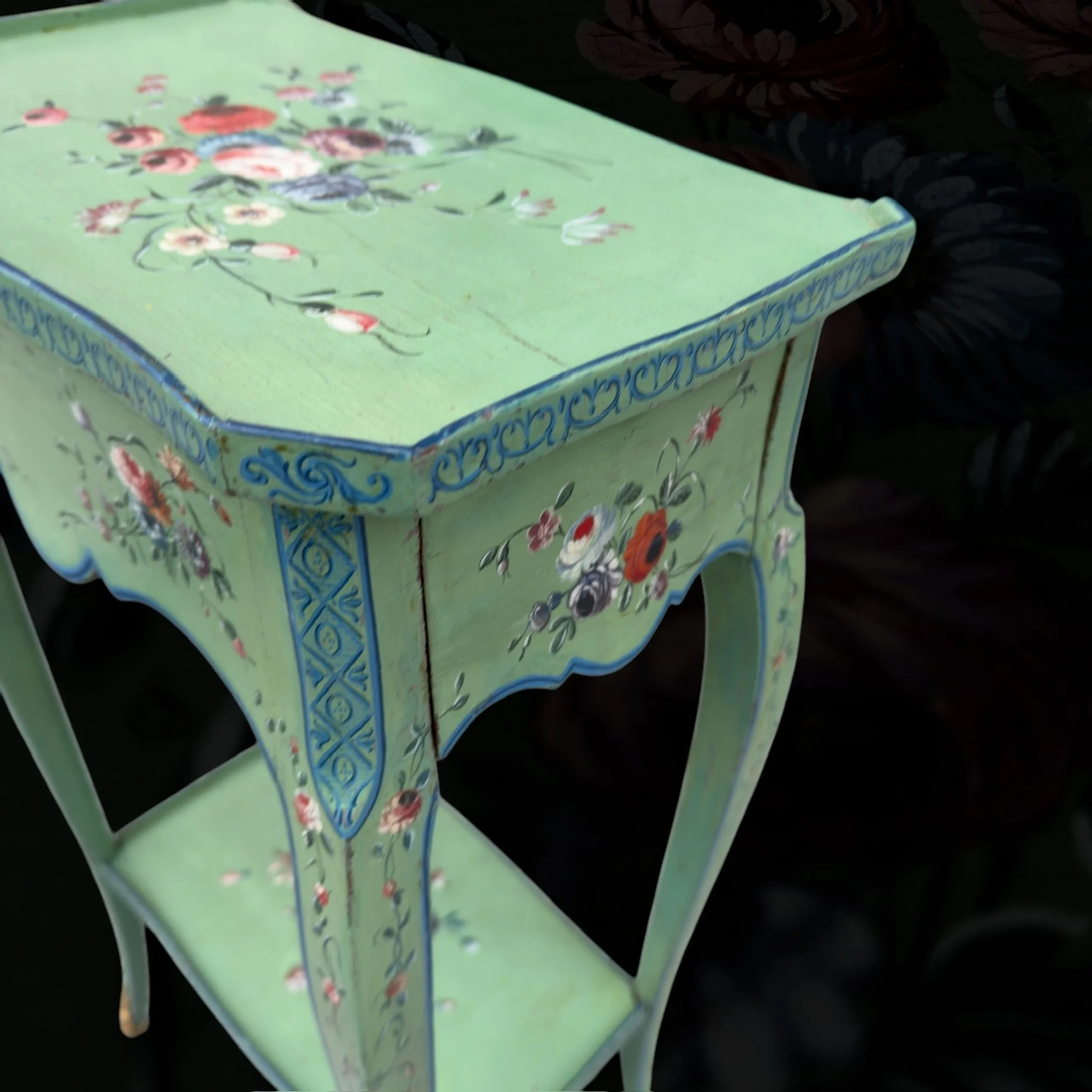 vivioliarteantica_A small LXV table with a side drawer16.jpg