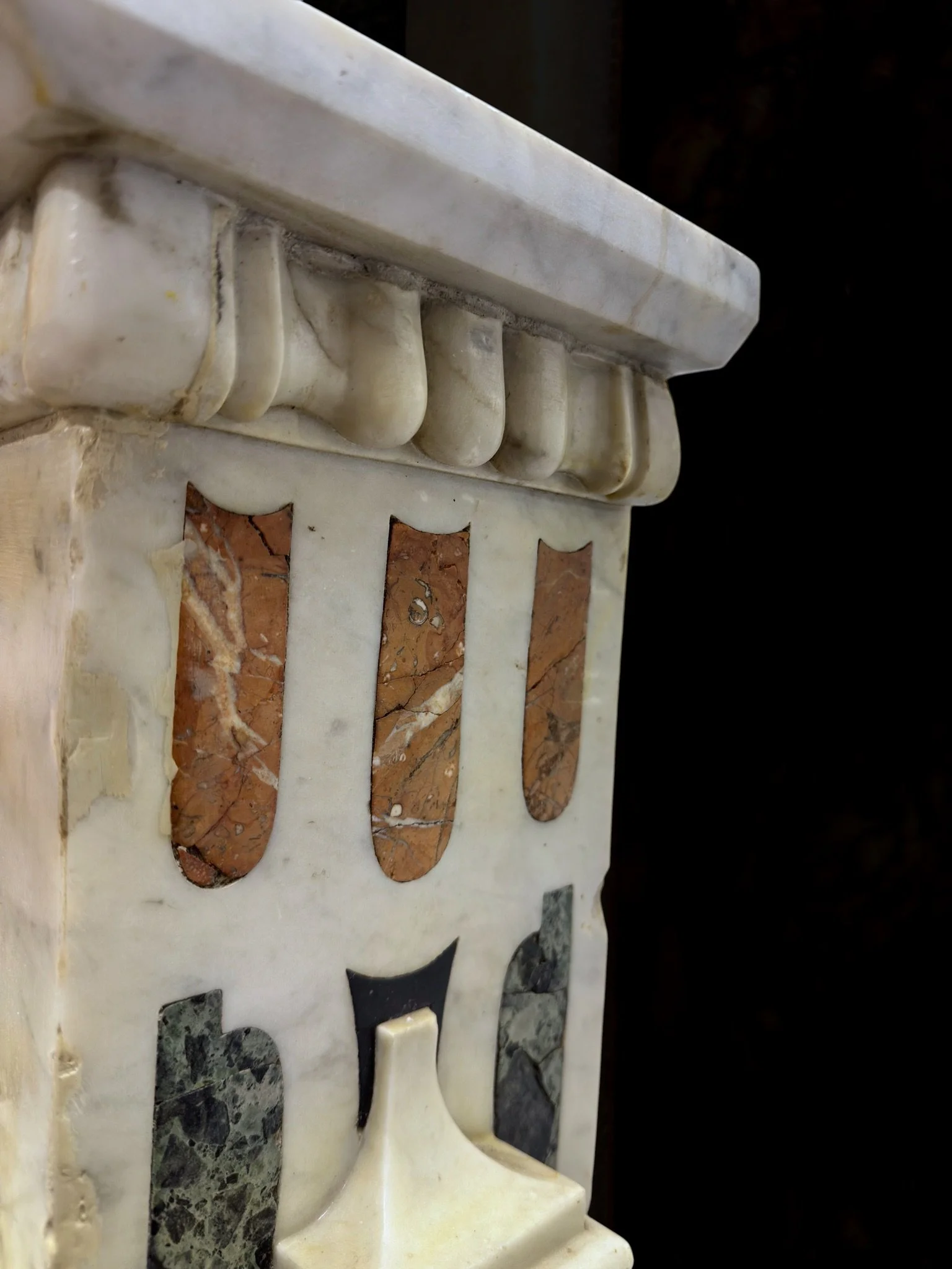 White marble console veneered with fine marbles21.jpg