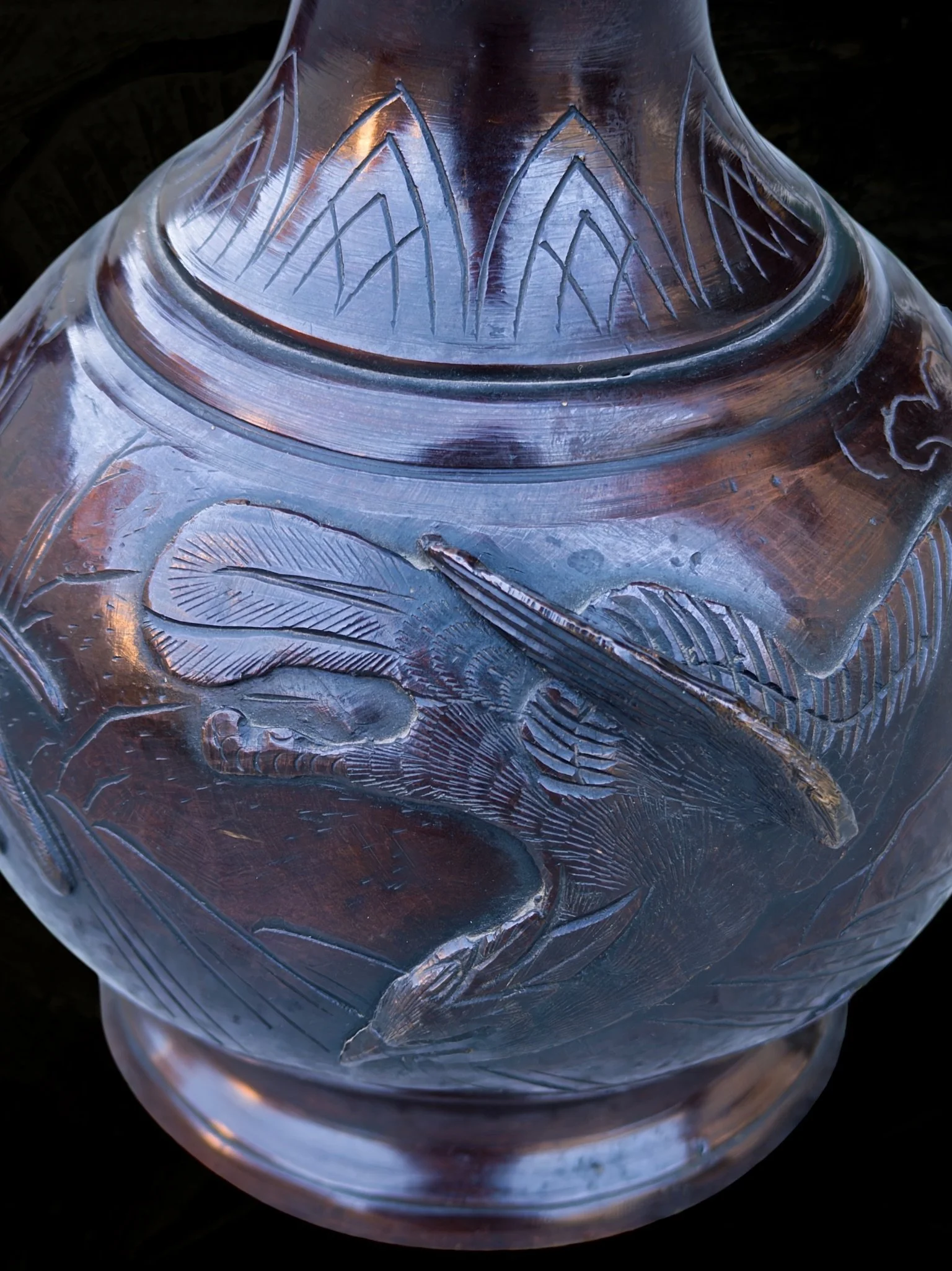 A pair of bronze vases. Japan. XIX Century. Height cm 2911.PNG