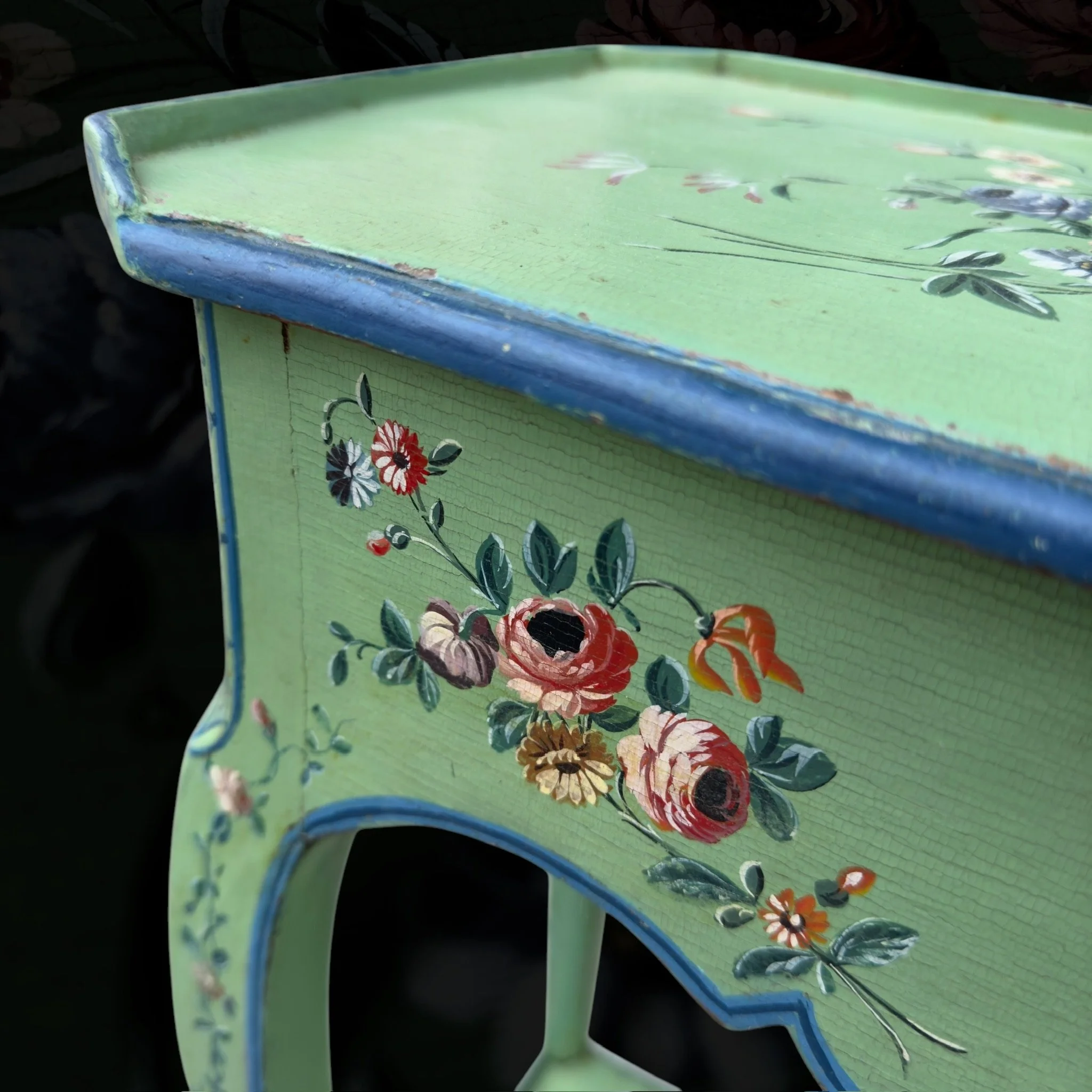 vivioliarteantica_A small LXV table with a side drawer10.jpg