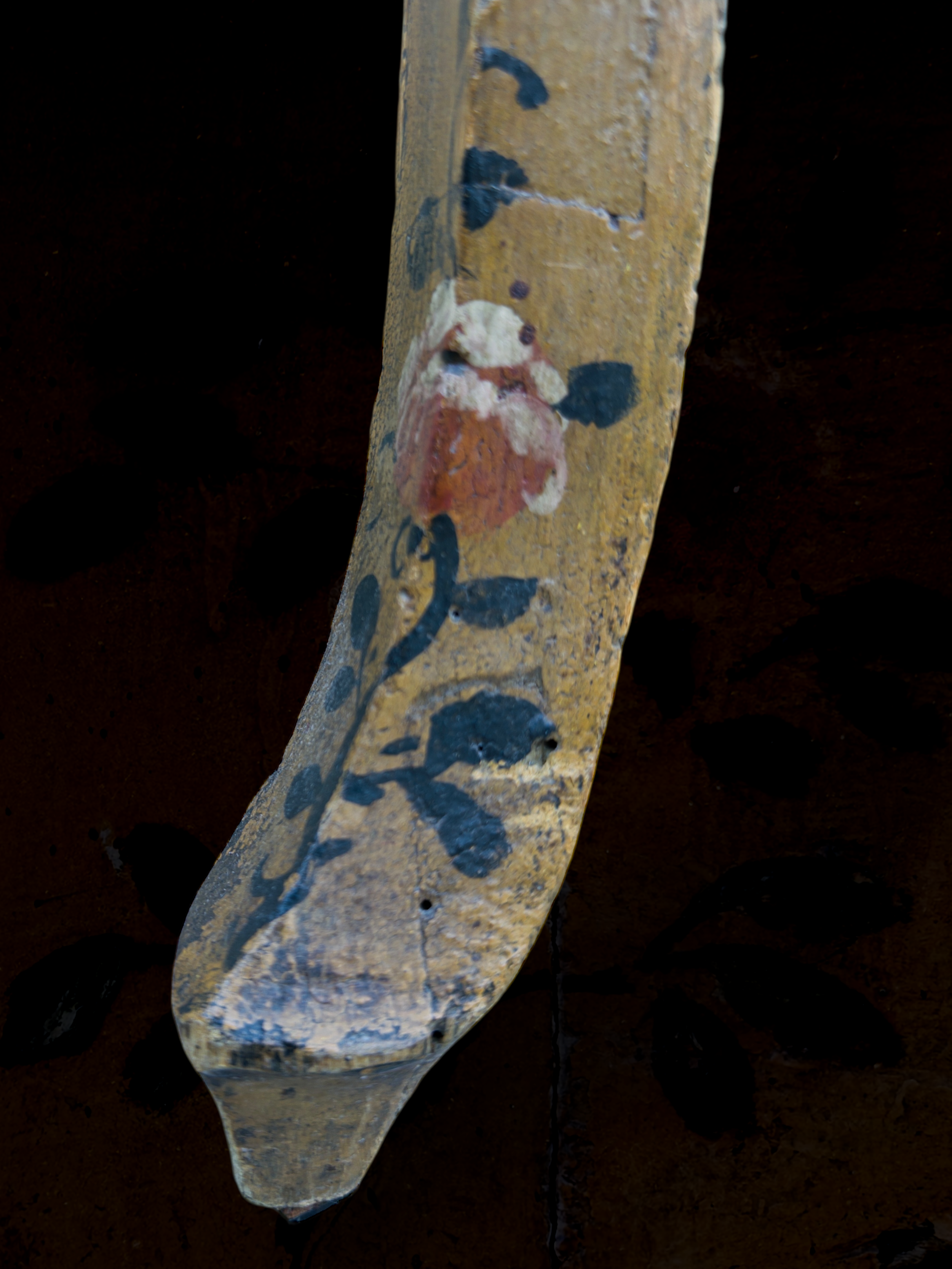 A Genoese LXIV laquered polychrome side table with faux marble top11.PNG