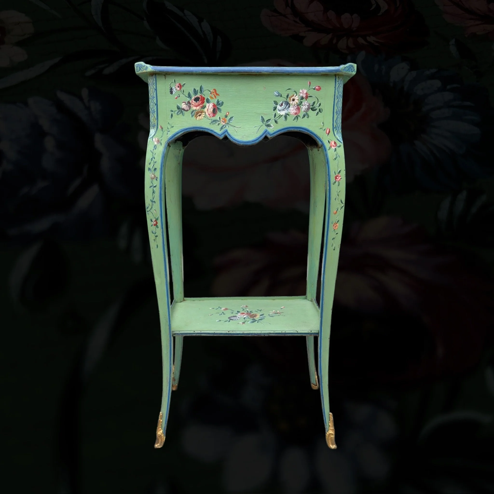 vivioliarteantica_A small LXV table with a side drawer8.jpg