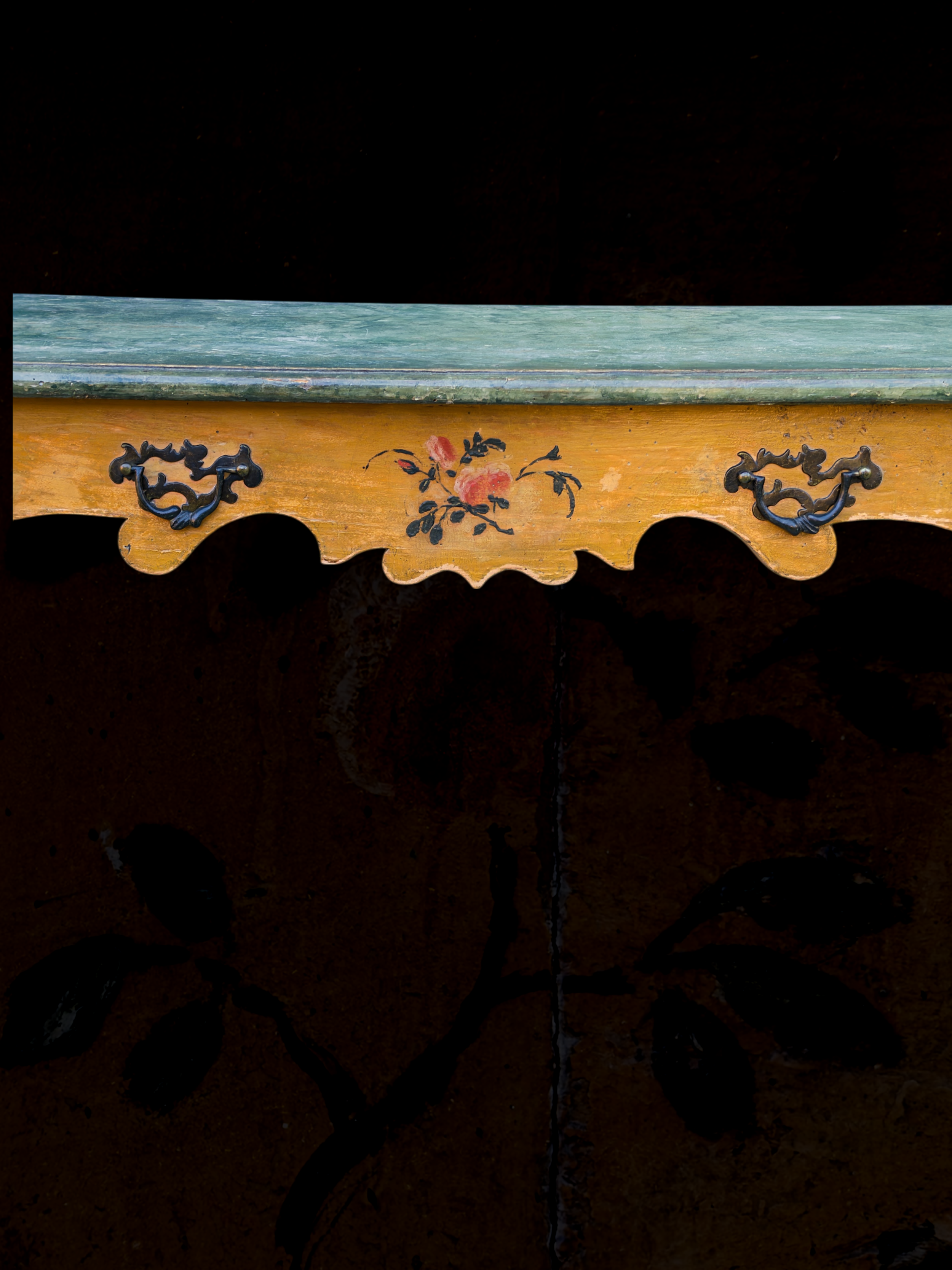 A Genoese LXIV laquered polychrome side table with faux marble top19.PNG