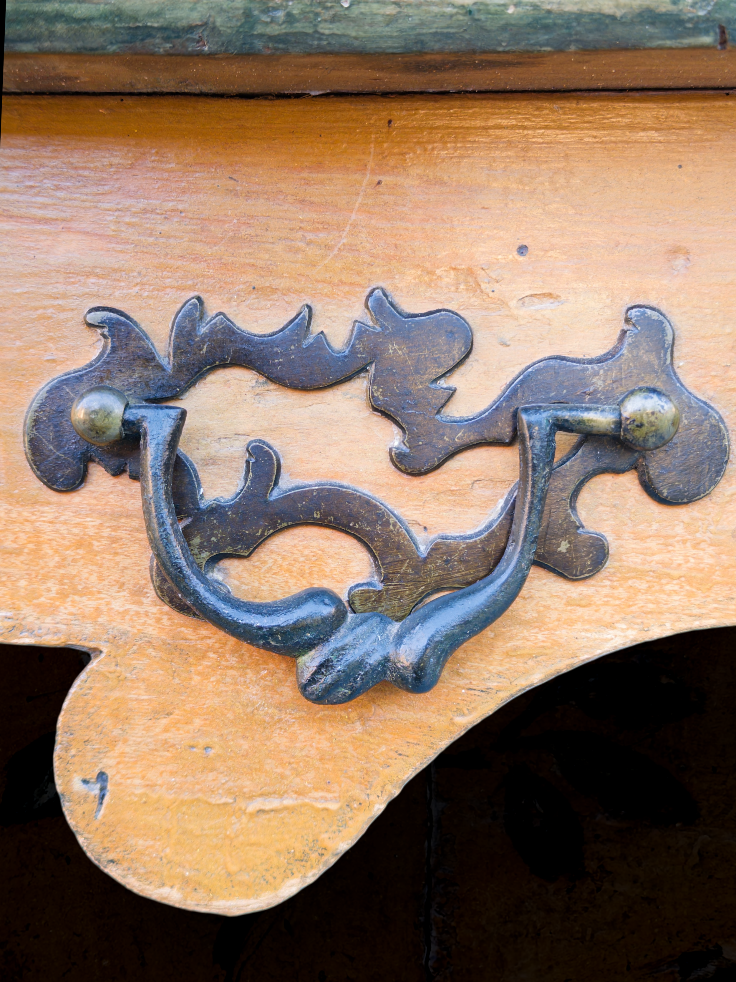 A Genoese LXIV laquered polychrome side table with faux marble top2.PNG