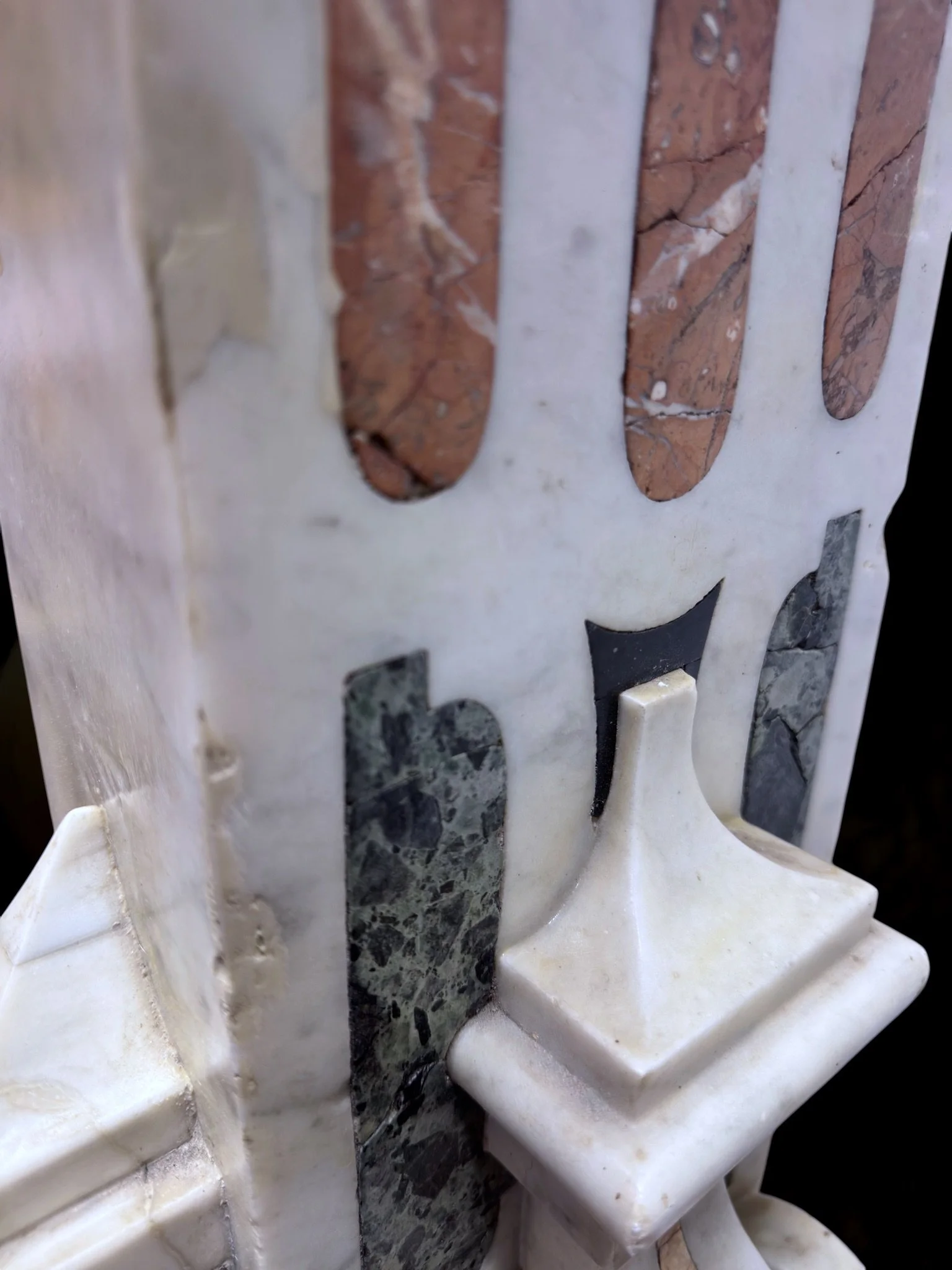 White marble console veneered with fine marbles3.jpg